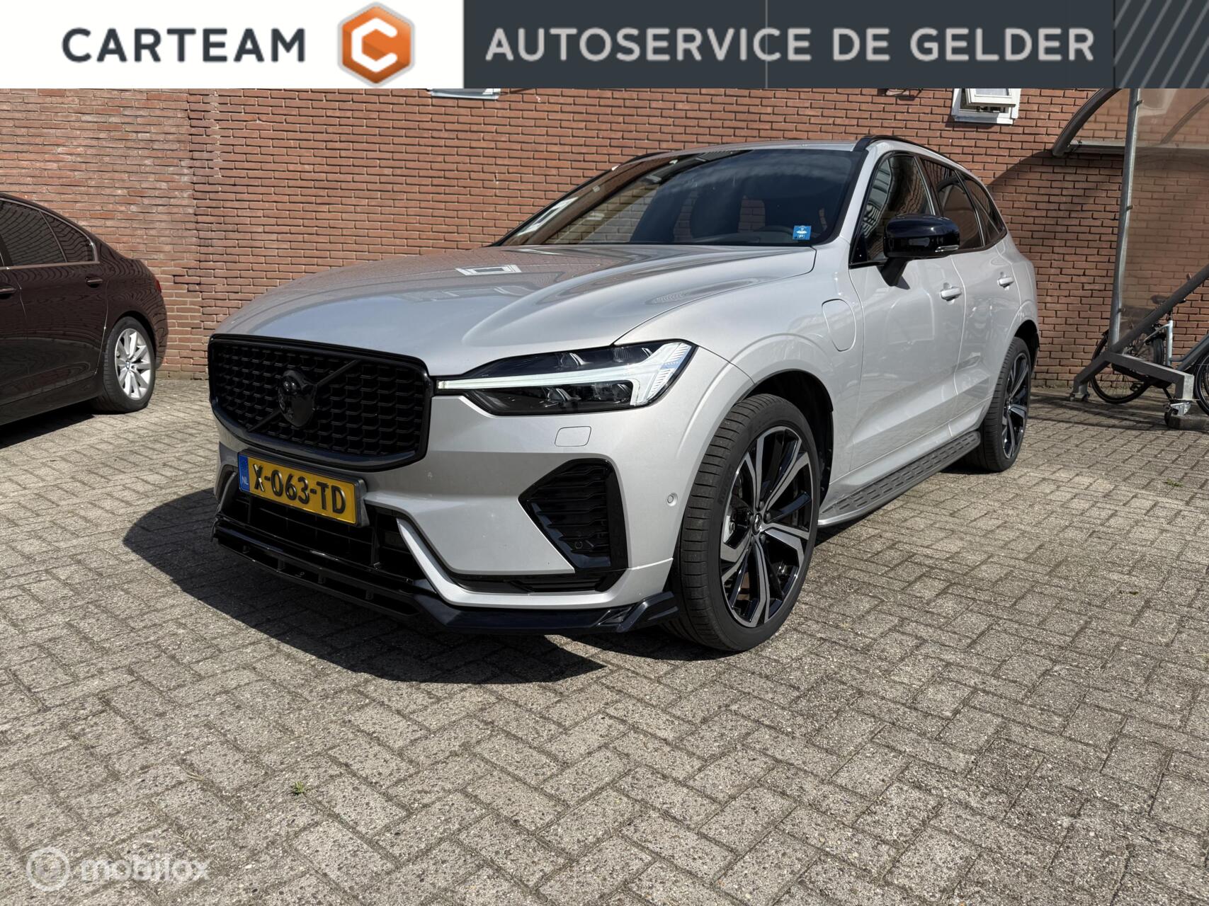 Volvo Xc60 2.0 T6 Plug-in hybrid AWD Ultimate Dark | Head-up | Stoel + Stuurverwarming | Trekhaak | 360 gr camera | HK Audio | Dig. Spiegel 2023 - voorkant