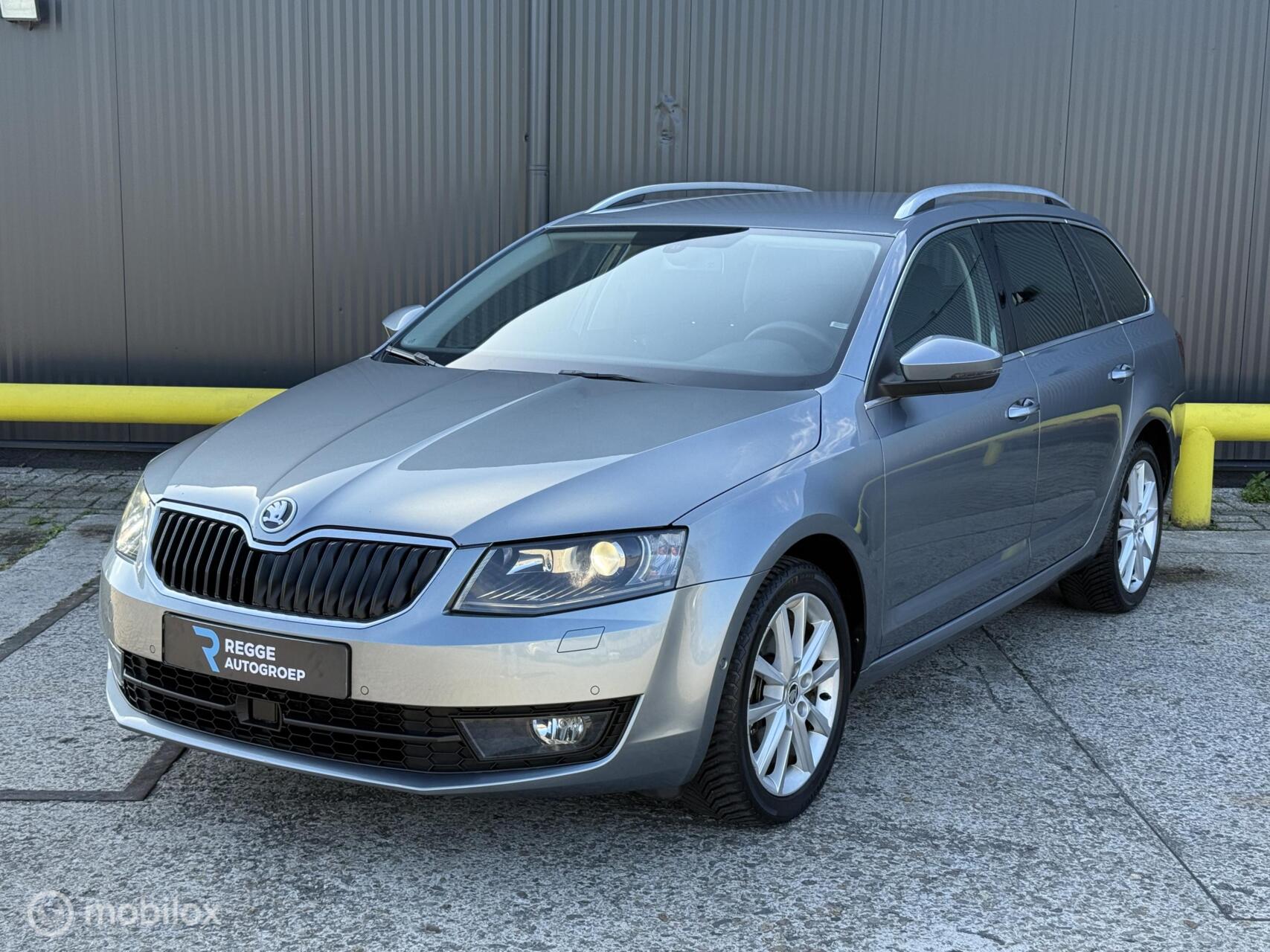 Skoda Octavia 1.2 TSI Ambition TREKHAAK | NAVI | XENON 2013 - voorkant