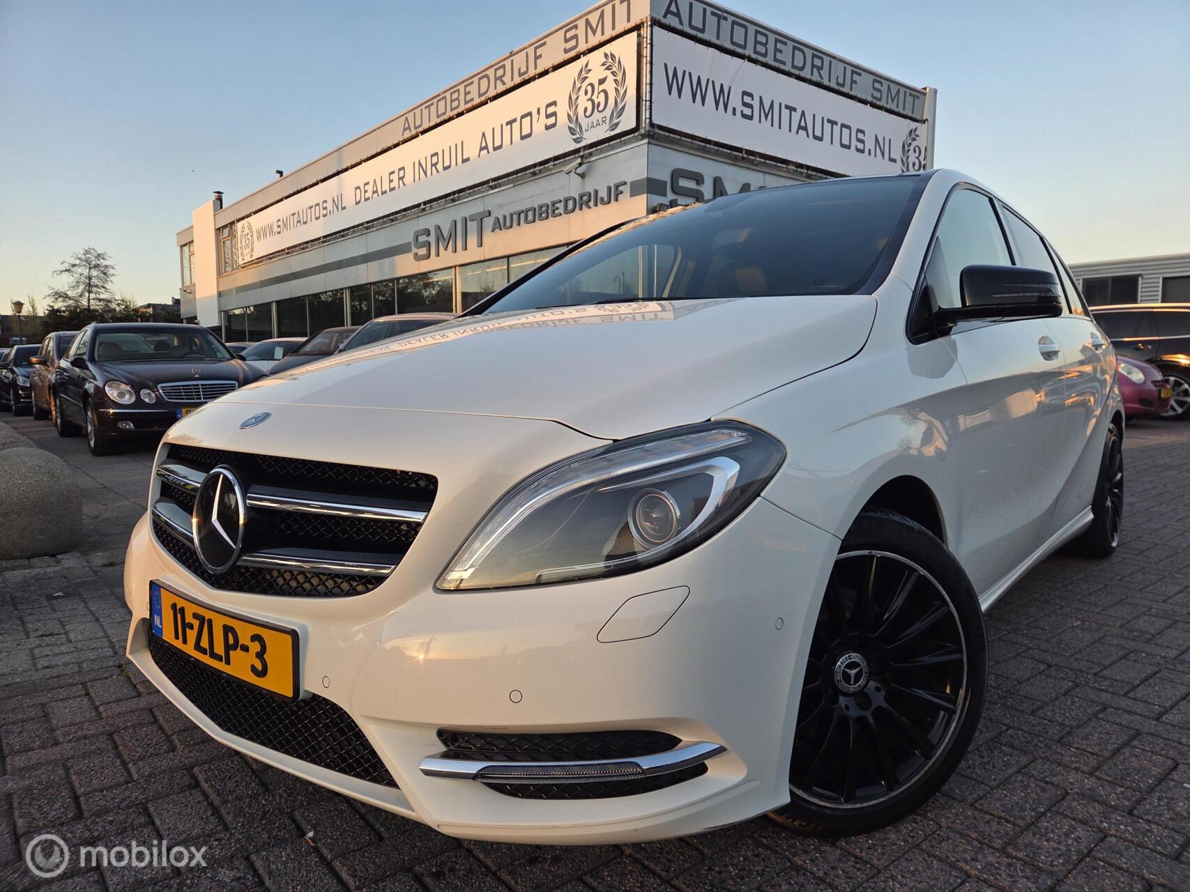 Mercedes-Benz B 200 200 Amb. Aut/Leder/Pano/Trekhaak/Carplay 2013 - voorkant