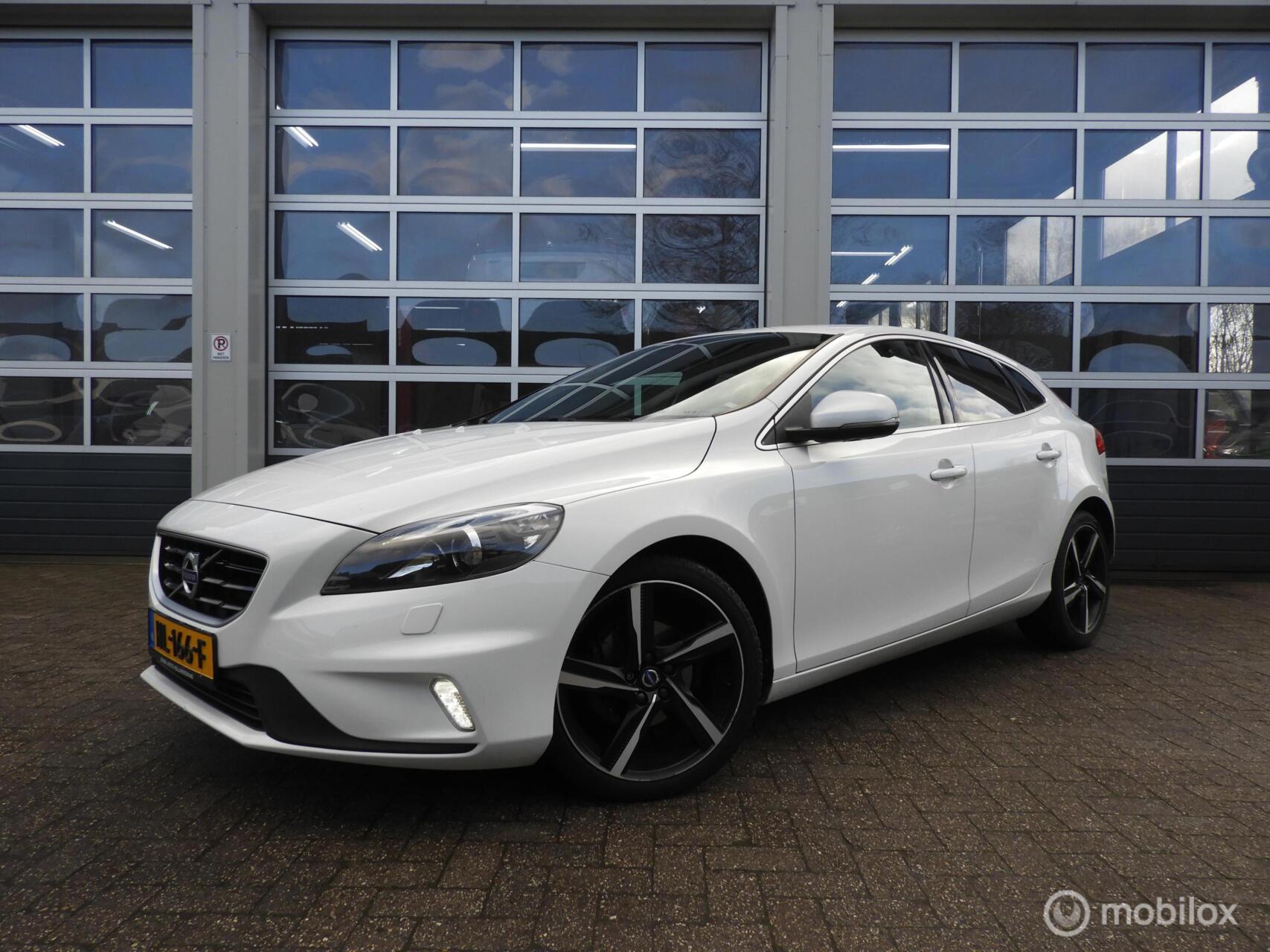 Volvo V40 2.0 D2 R design 2015 - voorkant