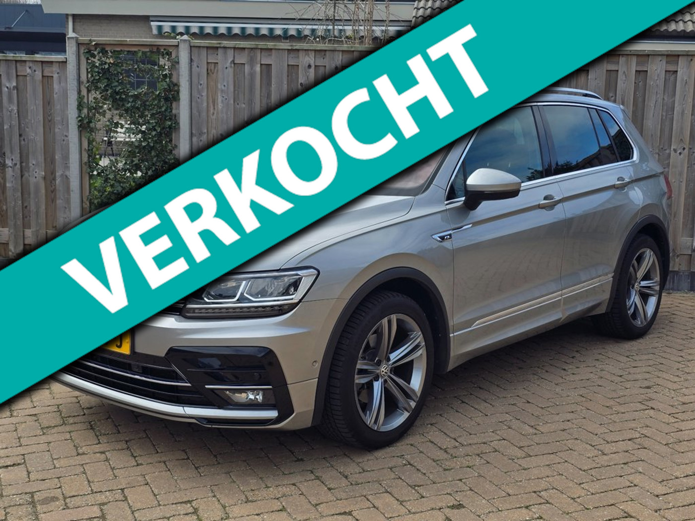 Volkswagen Tiguan 1.5 TSI ACT Highline Business R-Line Trekhaak/Cam/App 2019 - voorkant