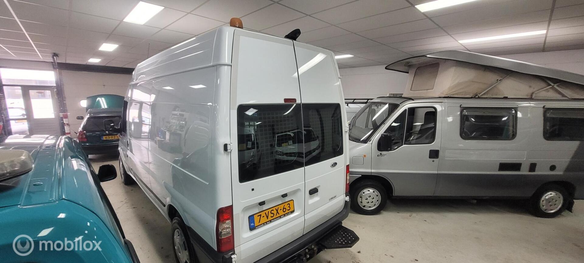 Foto van Ford Transit 350l Van 115dpf 4,27
