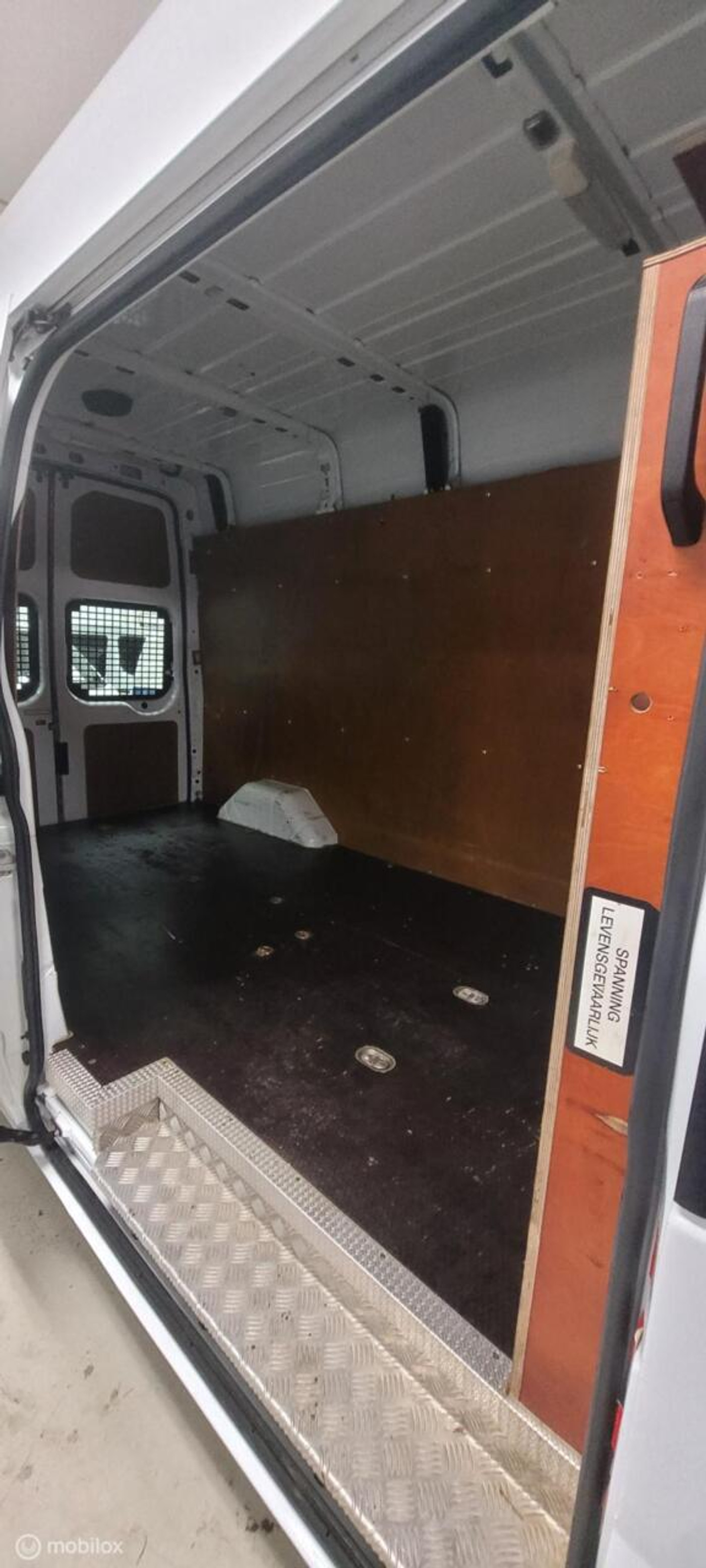 Foto van Ford Transit 350l Van 115dpf 4,27