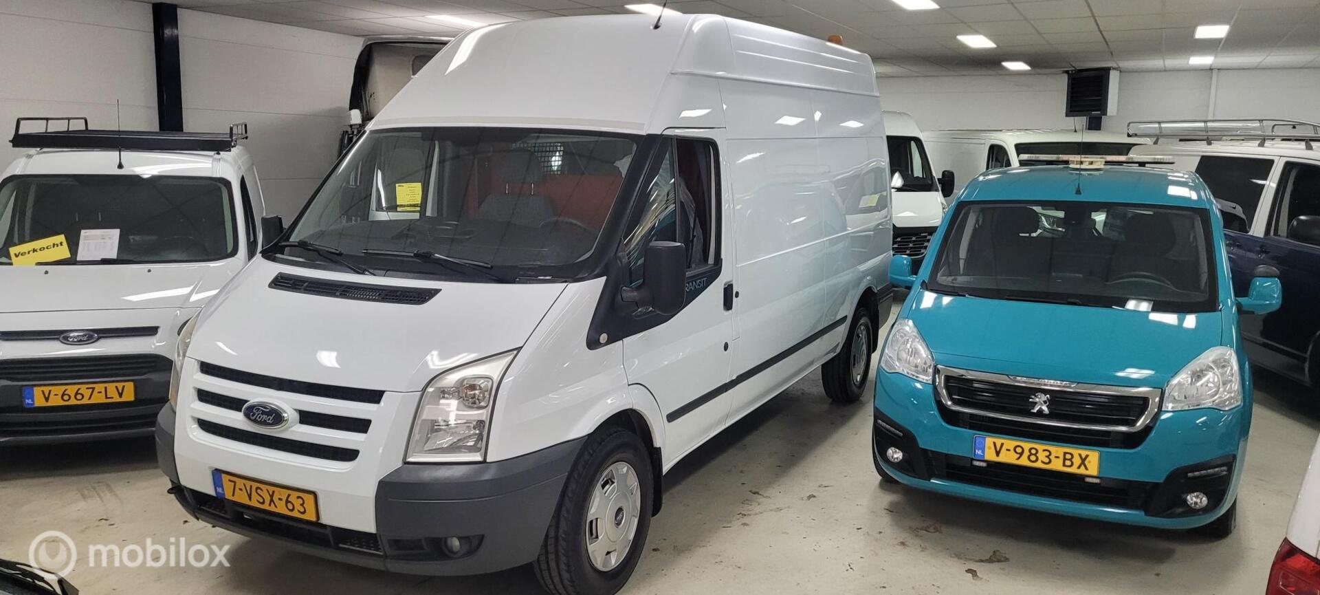 Foto van Ford Transit 350l Van 115dpf 4,27