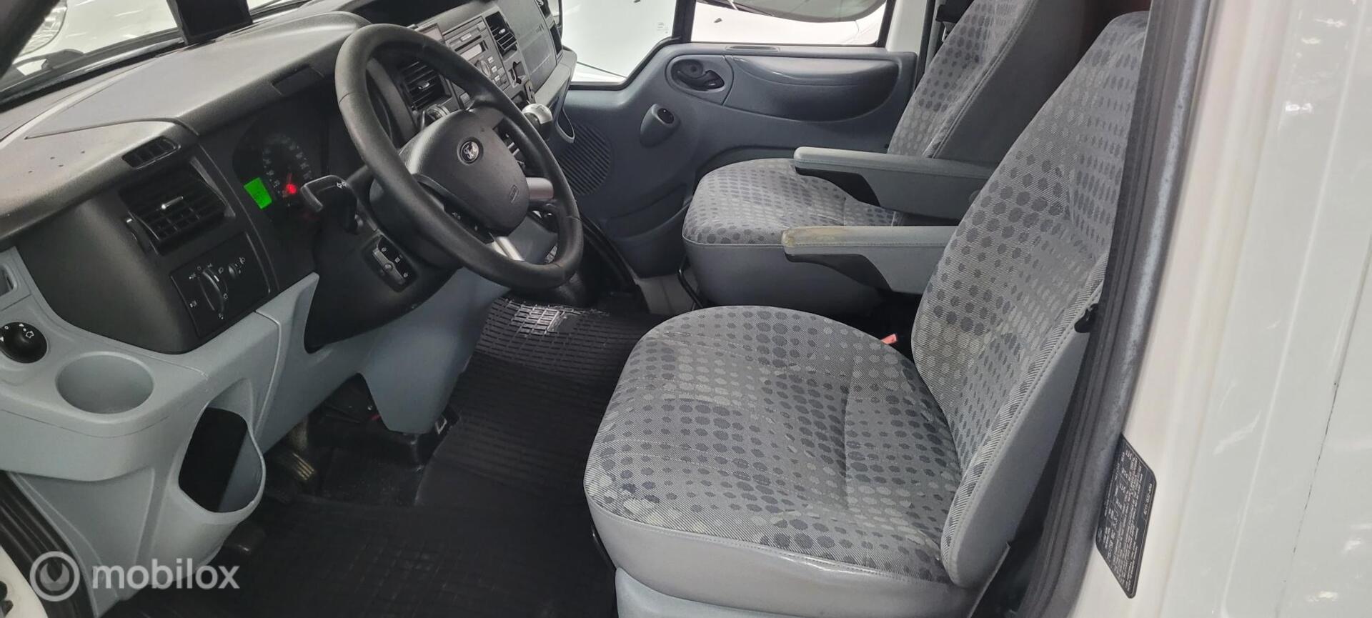 Foto van Ford Transit 350l Van 115dpf 4,27