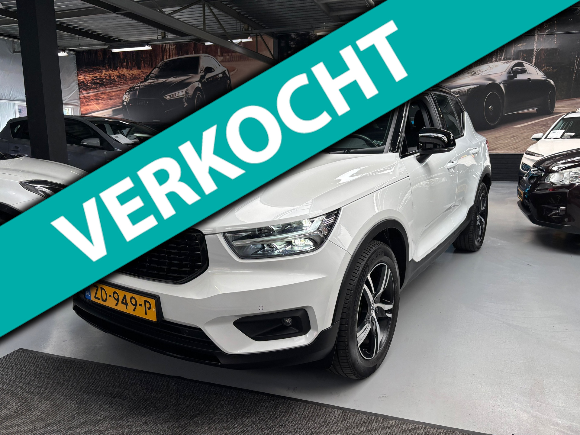 Volvo XC40 2.0 T4 AWD R-Design / Camera / Stoelverwarming 2019 - voorkant