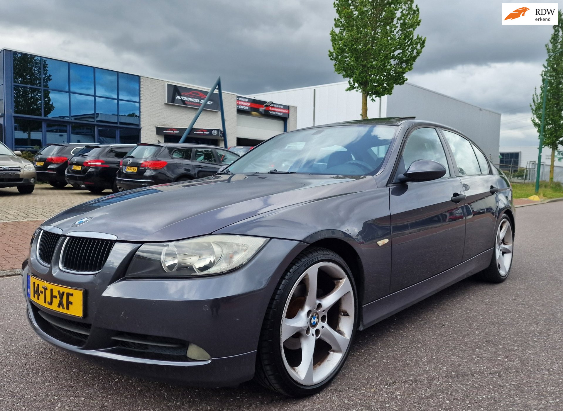 BMW 3er Reihe 320i AUT PANO NAVI PSENSOR LEDER CRUISE 2 X SLEUTELS 2005 - voorkant