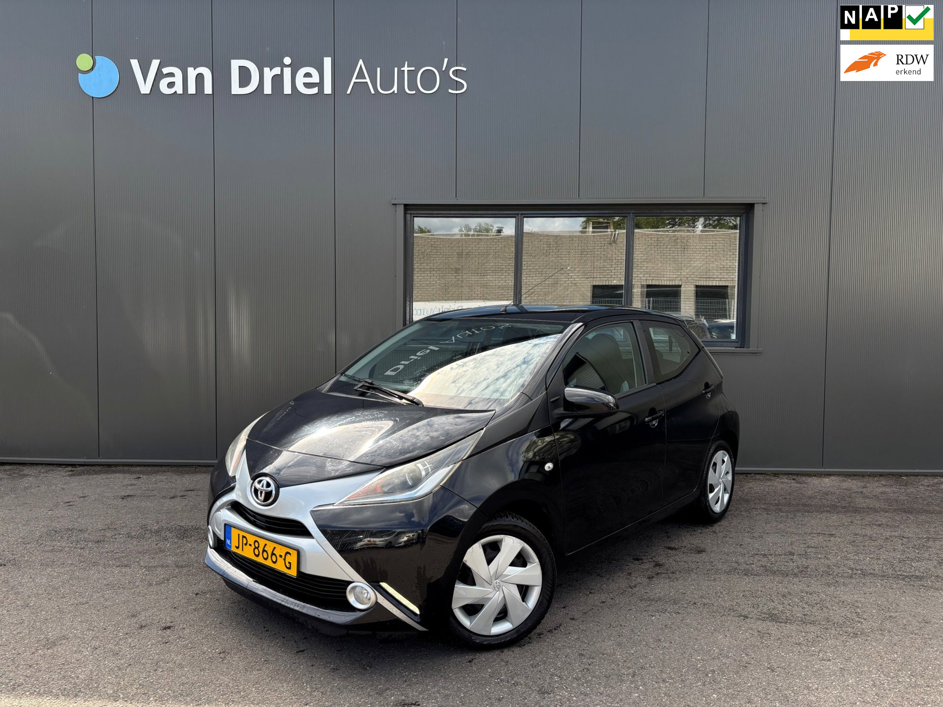 Toyota Toyota Aygo 1.0 VVT-i x-play / Airco / Camera / Carplay! 2016 - voorkant