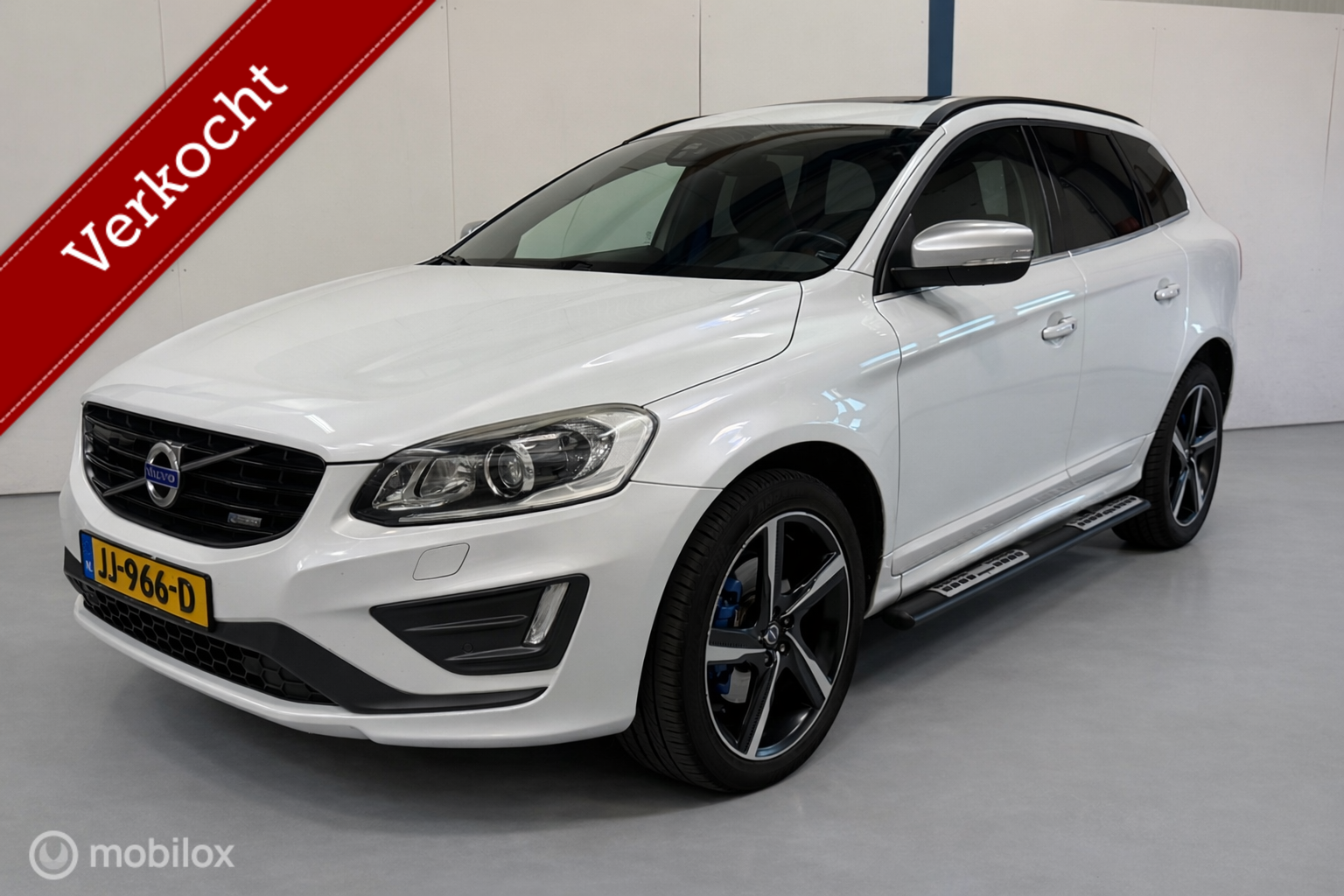 Volvo Xc60 2.0 T5 FWD R-Design PANO / NAVI / XENON 2015 - voorkant