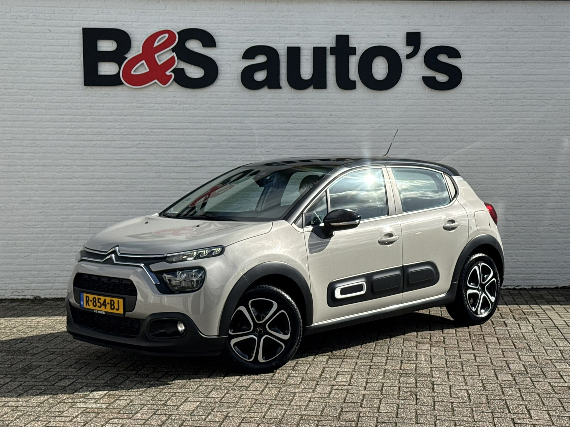 Citroen C3 1.2 PureTech C-Series 110pk Cruise Clima Carplay Navigatie Verwarmde stoelen 2021 - voorkant