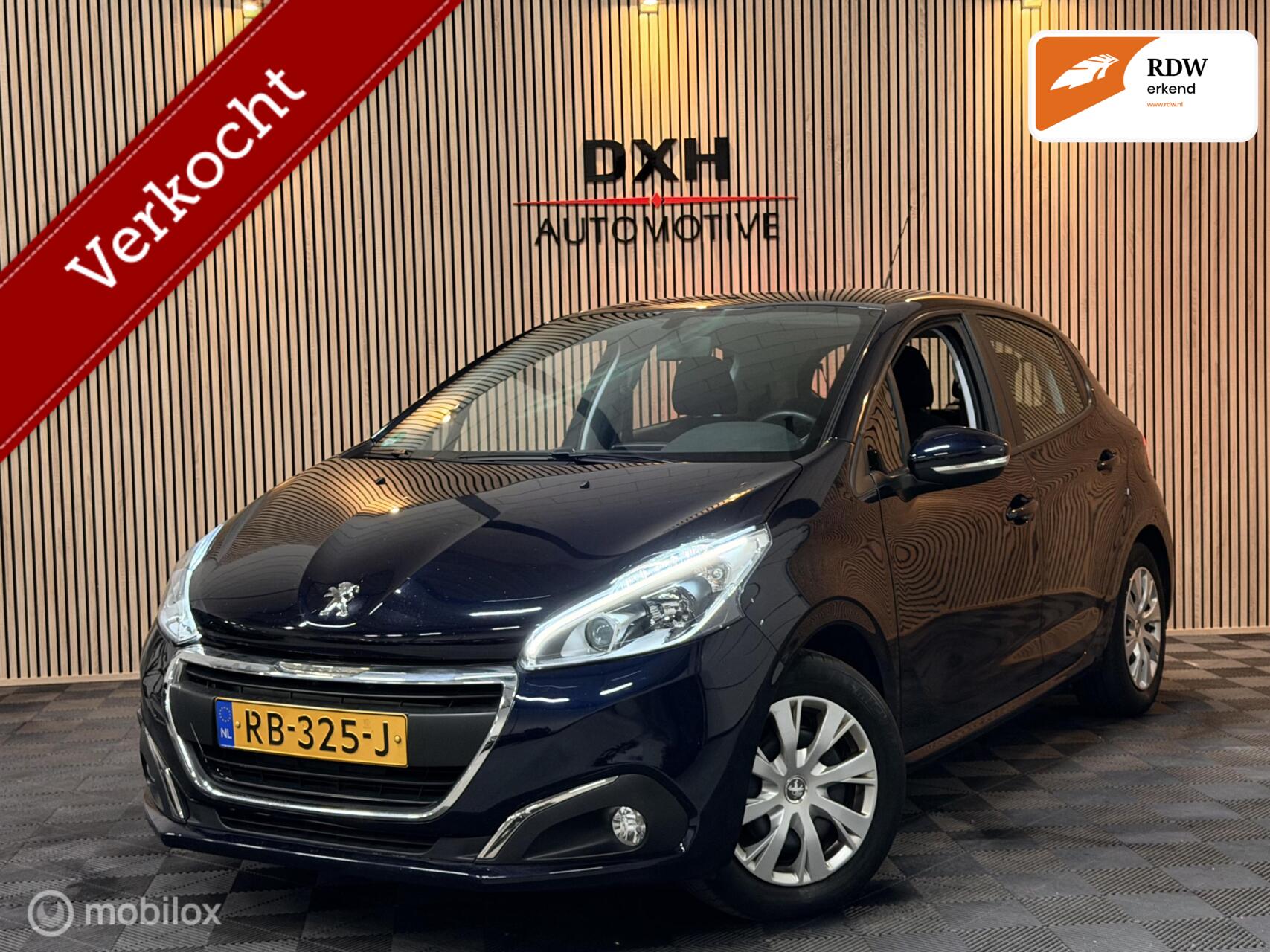 Peugeot 208 1.2 PureTech BlueLion 1eEIGNR CARPLAY CRUISE PDC 2017 - voorkant