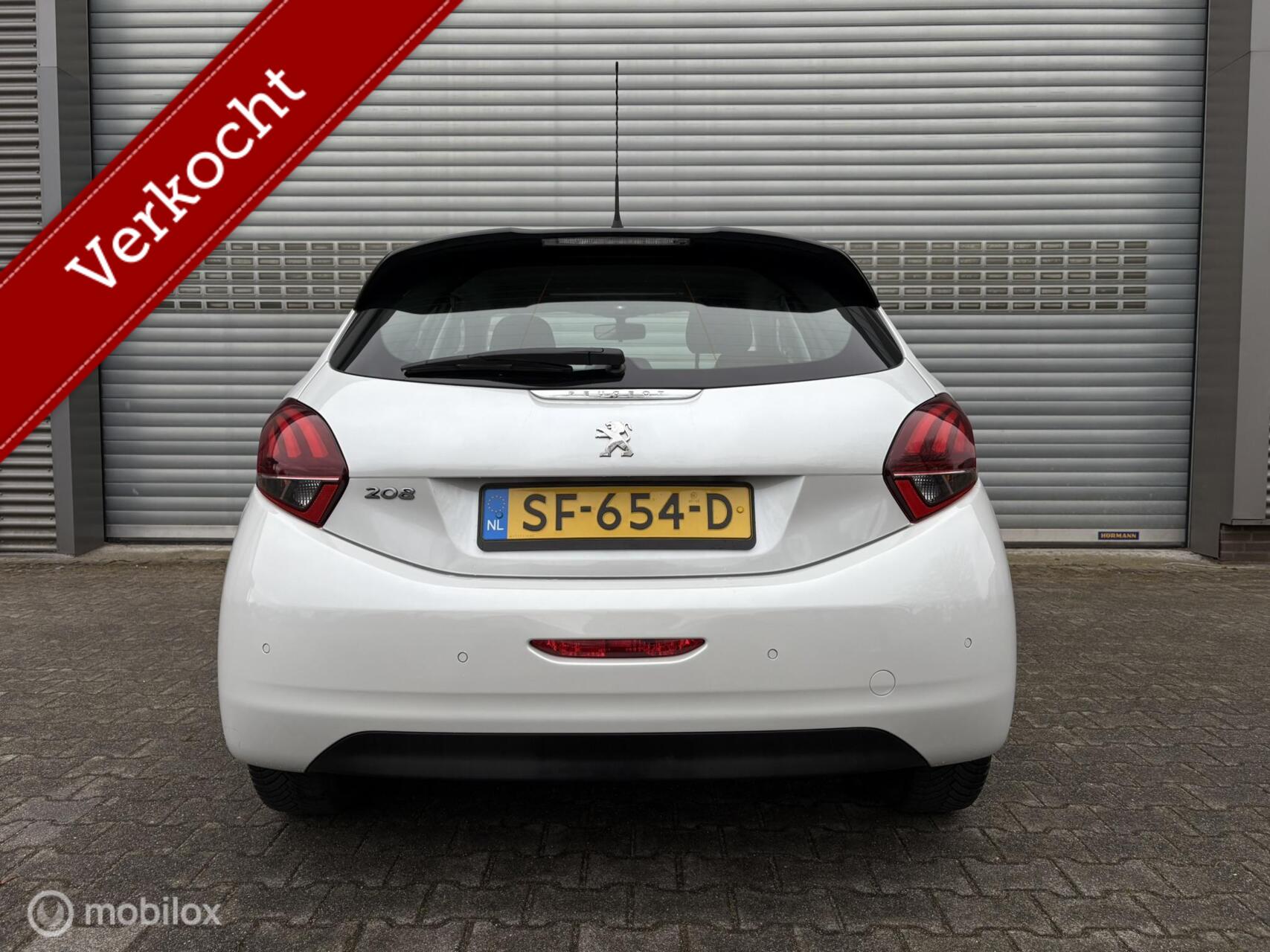 Peugeot 208 1.2 PureTech Active*AUTOM*CRUIS*NAV*NIEUWE APK! 2018 - voorkant