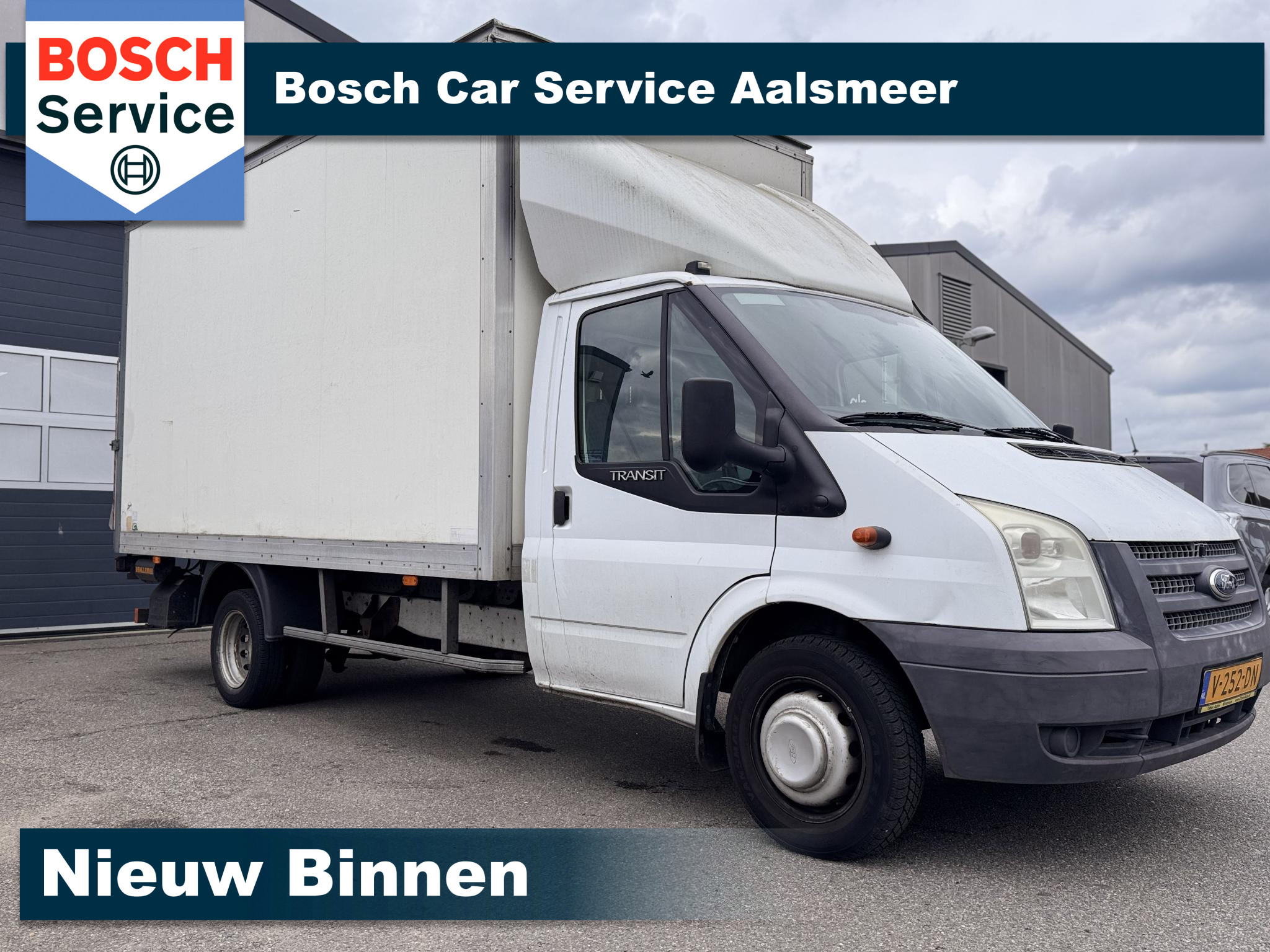 Ford Transit 350L 2.2 TDCI Ambiente EF 2013 - voorkant