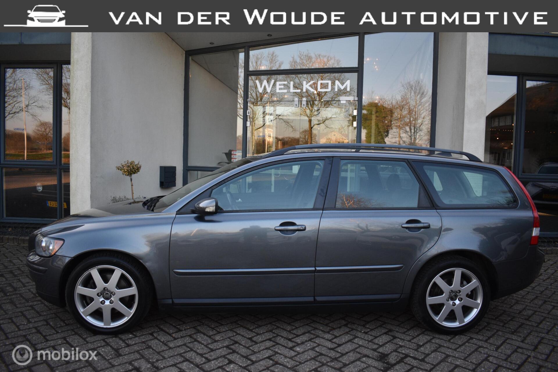 Volvo V50 2.4 Momentum '05 Automaat|Clima|Cruise|Leder|NAP! 2005 - voorkant