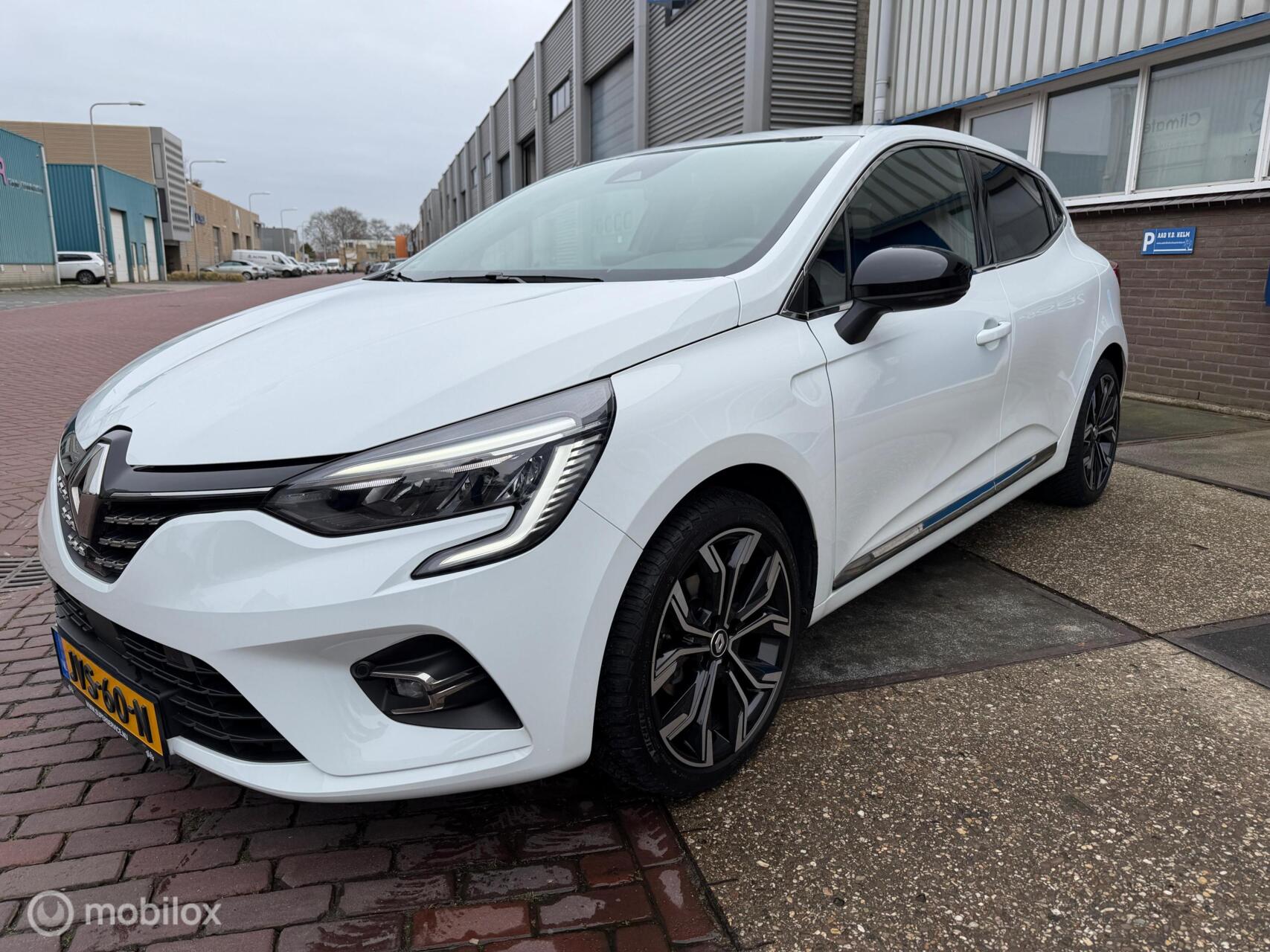 Renault Clio 1.0 TCe 90 Techno Automaat/Navi/Camera 2022 - voorkant