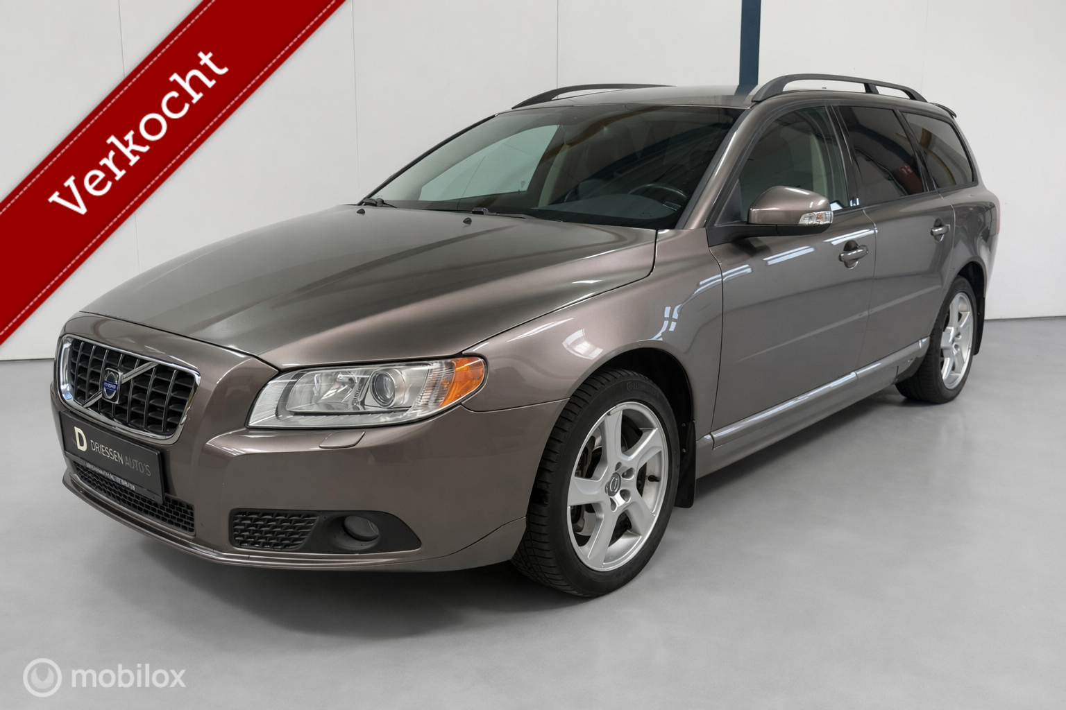 Volvo V70 2.5T Momentum AUTOMAAT / LEER / TREKHAAK 2007 - voorkant