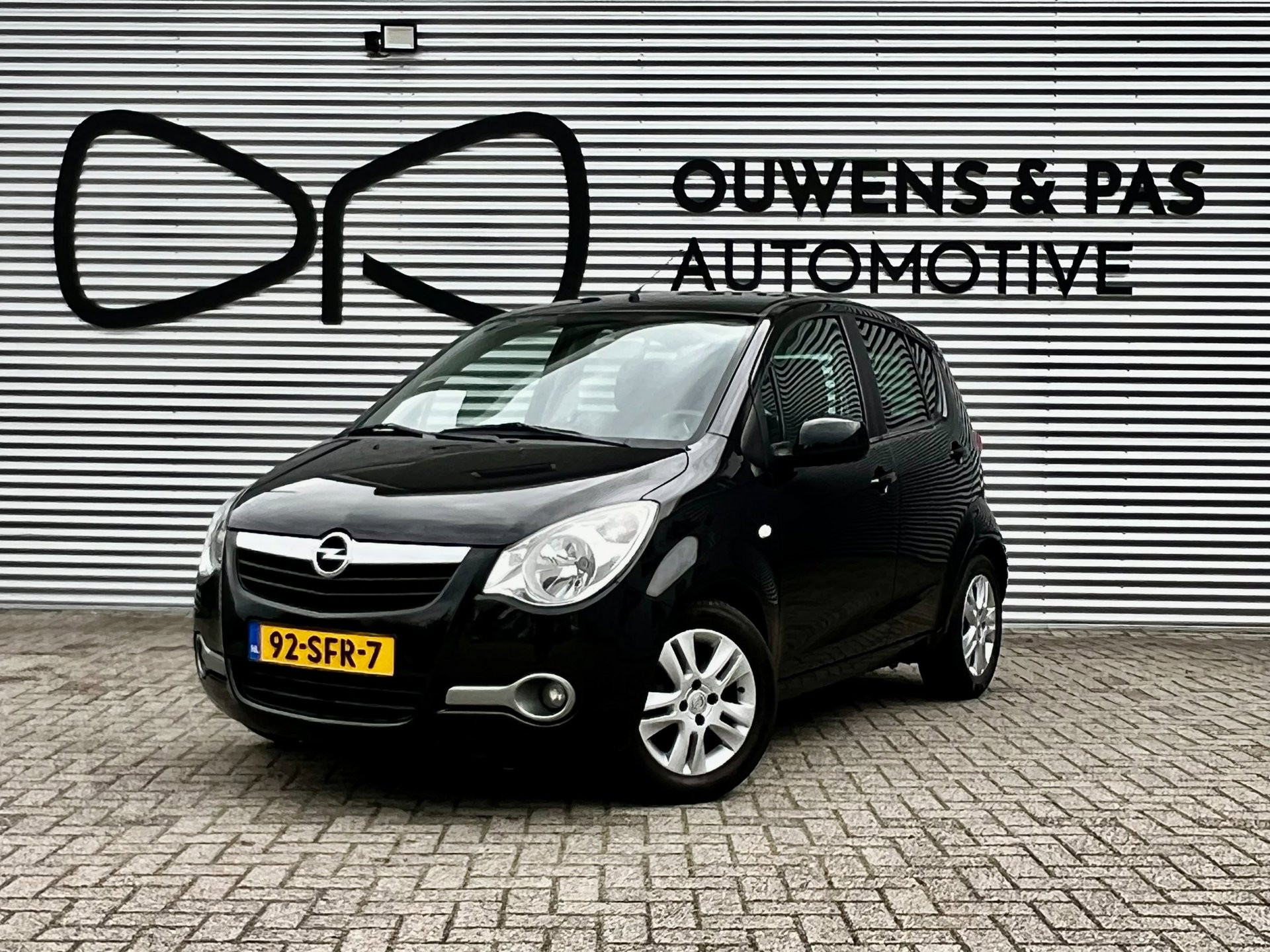 Opel Agila 1.0 Edition | NAP | 1E EIGENAAR | CARPLAY | NIEUWE APK 2011 - voorkant