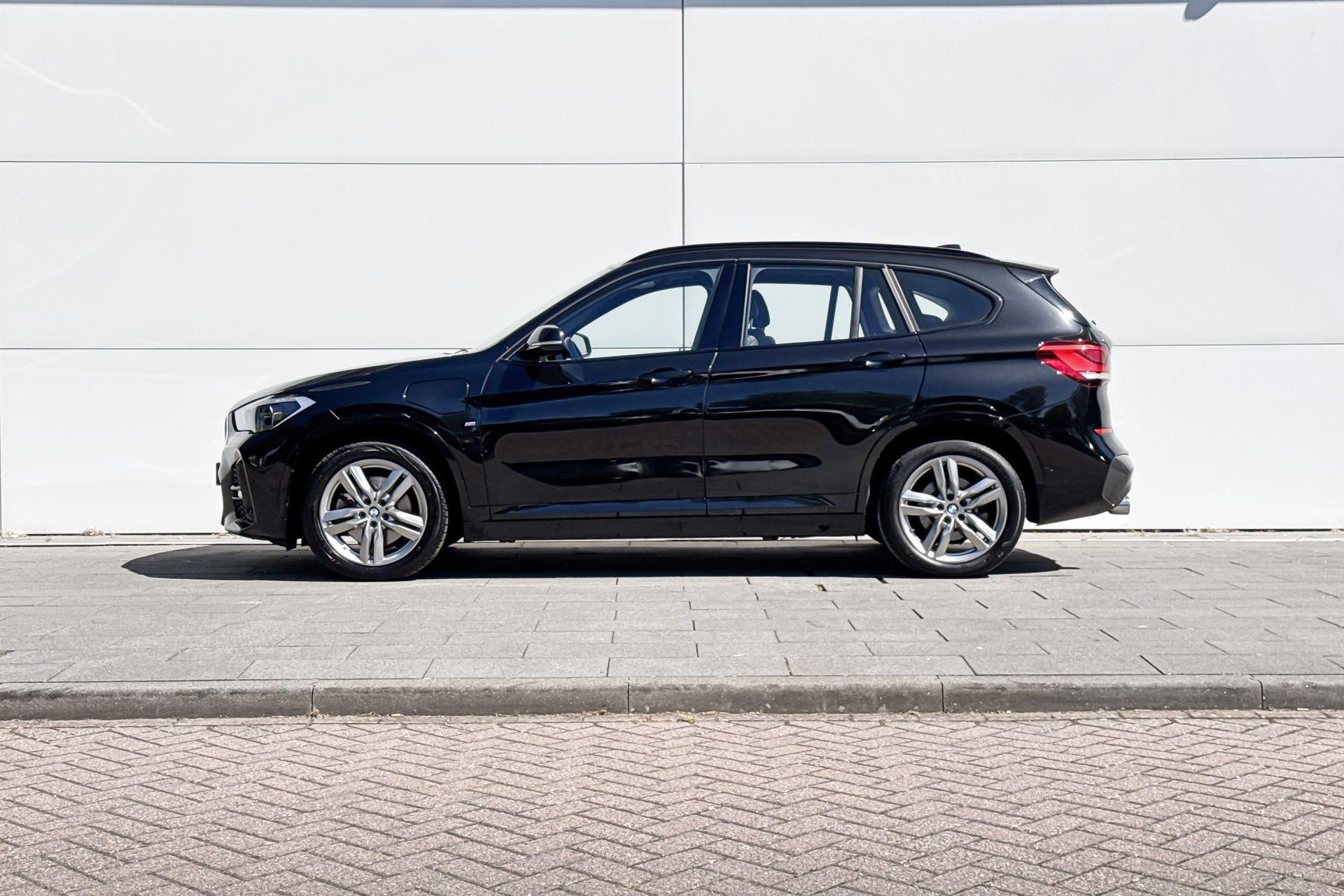 Foto van BMW X1 Xdrive25e