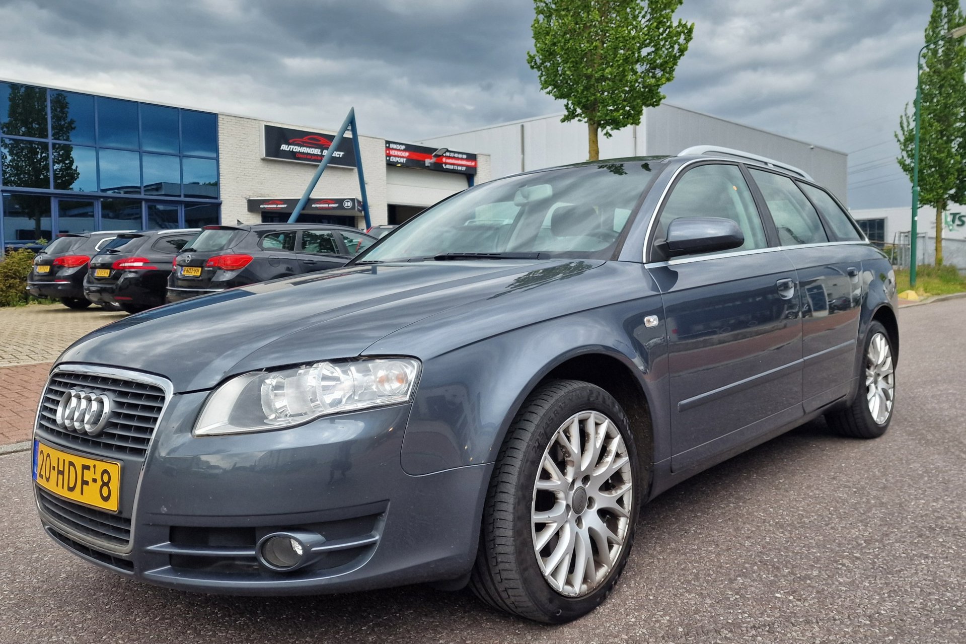 Audi Audi A4 2.7 TDI AUT NAVI PSENSOR CRUISE TREKHAAK 2 X SLEUTELS 2007 - voorkant