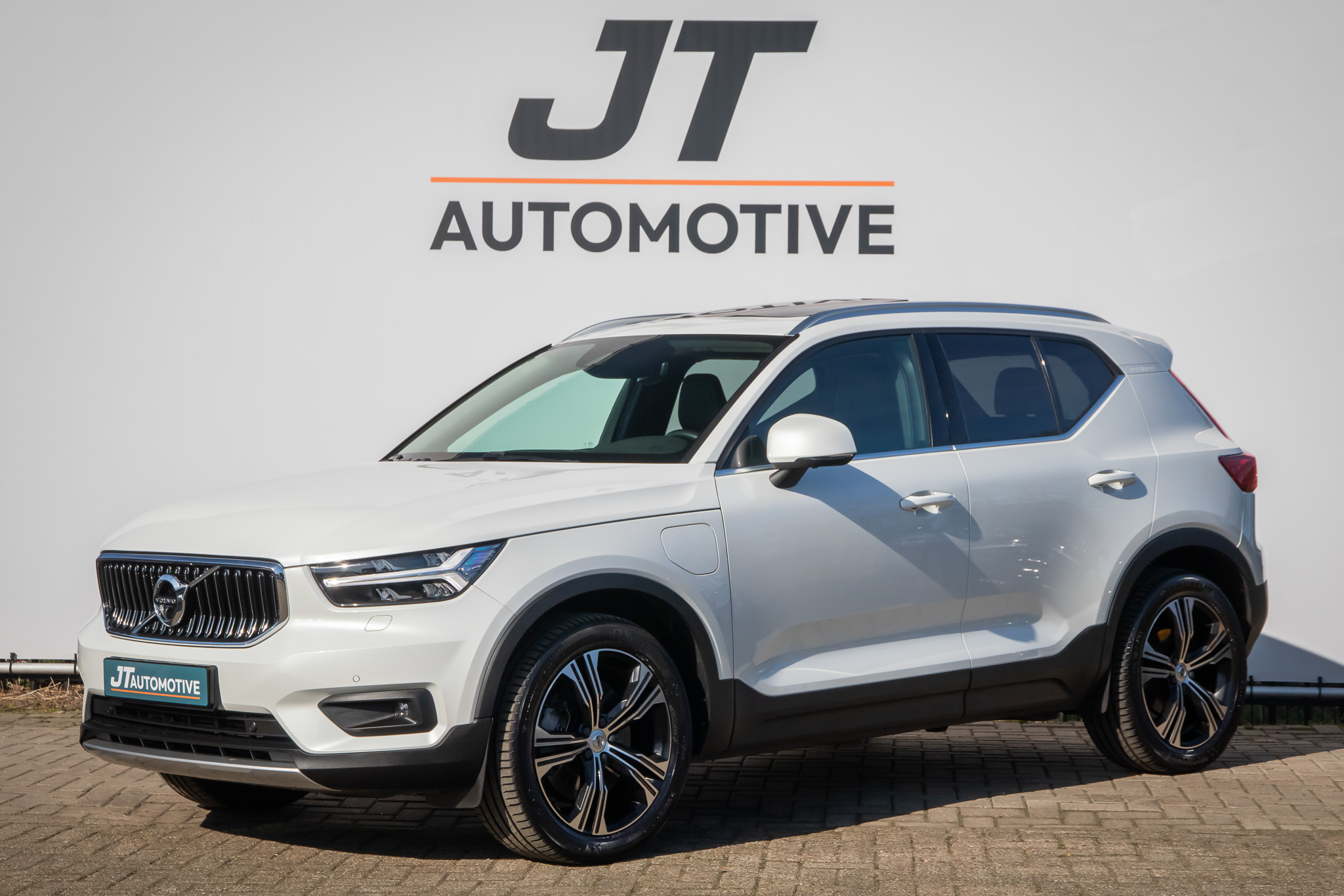 Volvo XC40 1.5 T5 Rech. Inscr. Pano | Camera | Harman cardon | Stoelverwarming | elektrische trekhaak | cruise control adaptive | PDC | Led 2020 - voorkant
