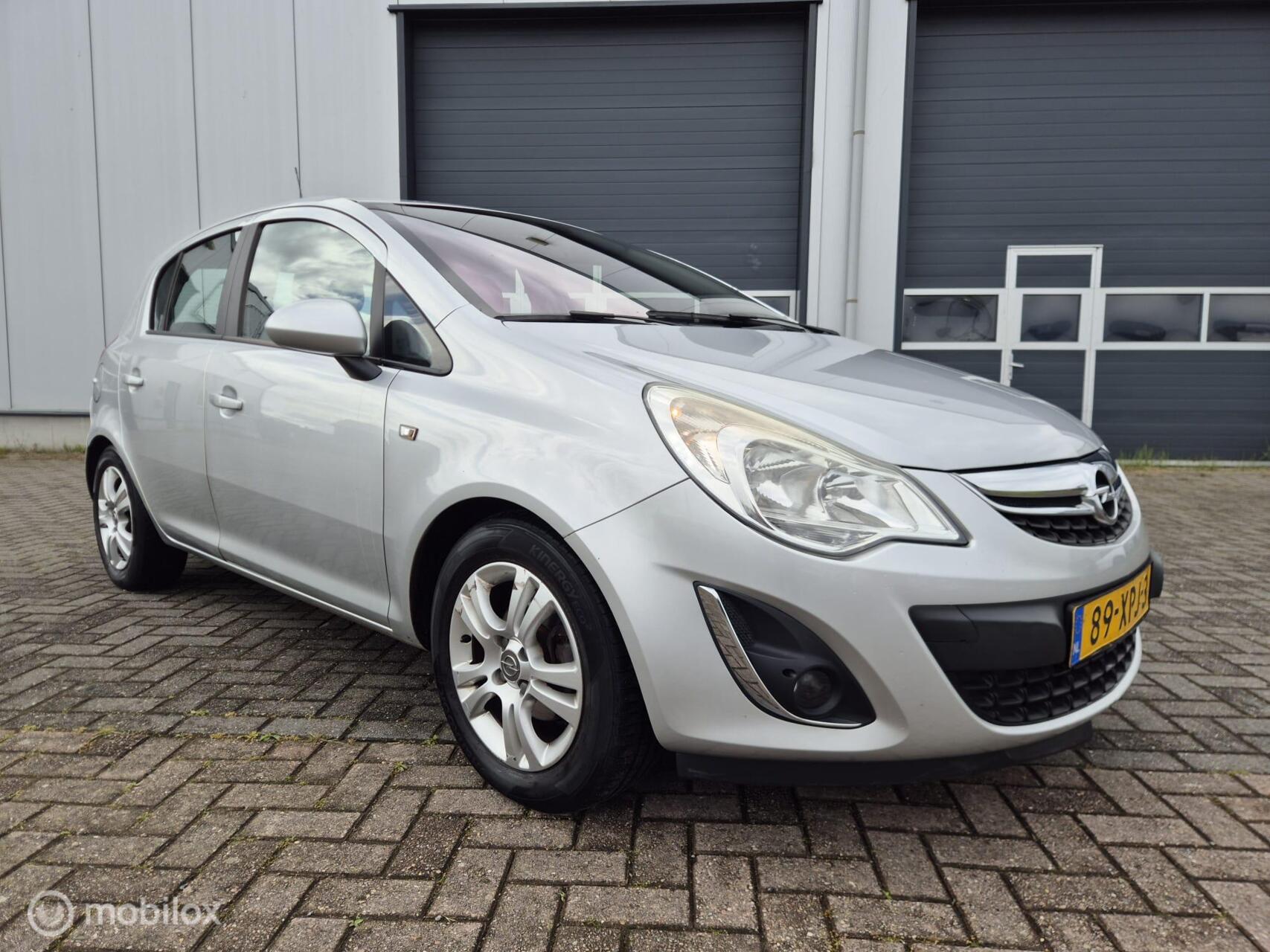 Opel Corsa 1.3 CDTi EcoFlex S/S Cosmo | Navi | Airco | Cruis 2012 - voorkant