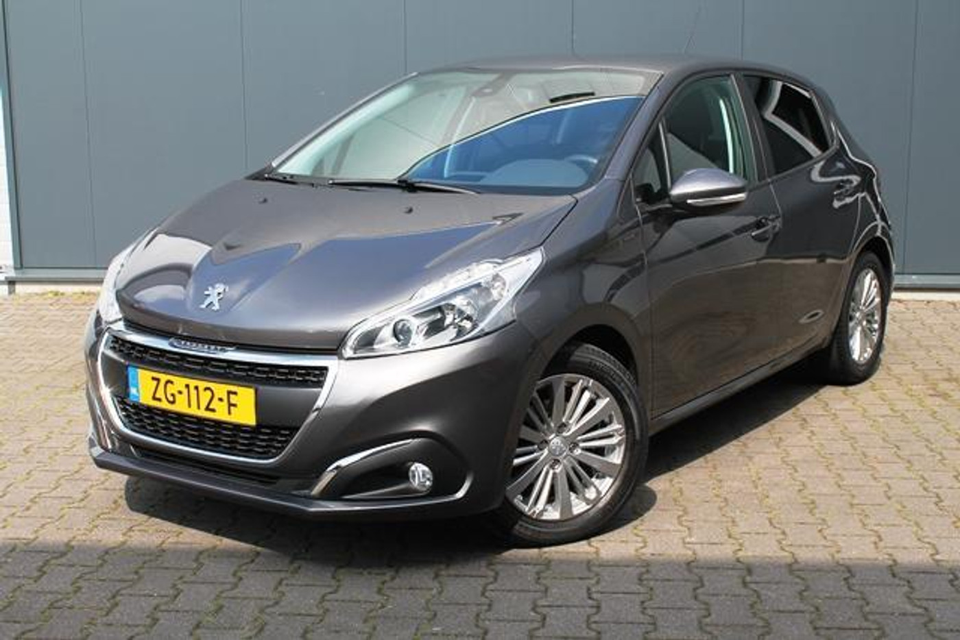 Peugeot 208 1.2 PureTech Signature | Navi | Automaat | Airco 2019 - voorkant