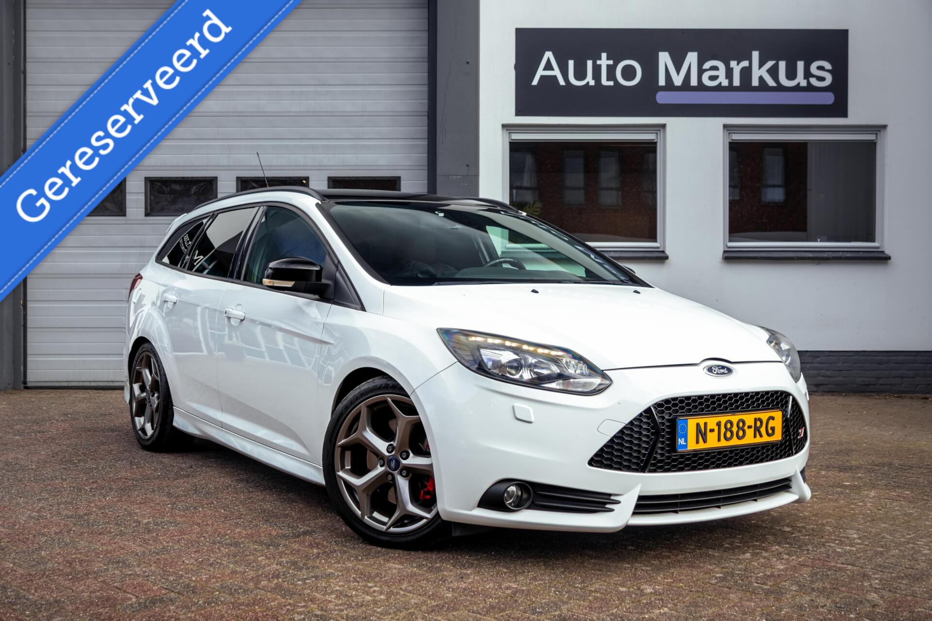 Ford Focus 2.0 EcoBoost ST-3|Recaro|Camera|Keyless|Leder 2013 - voorkant
