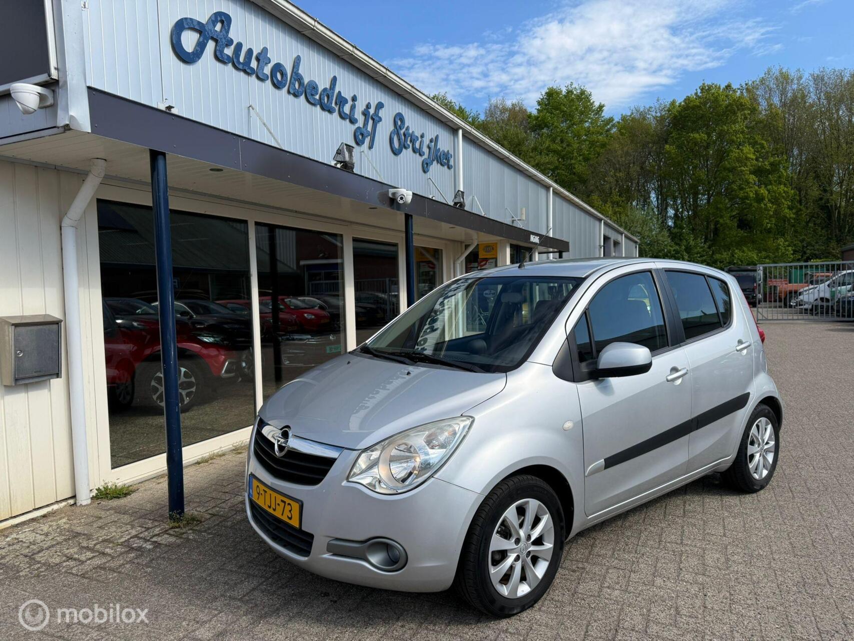 Opel Agila 1.0 Berlin 2014 - voorkant