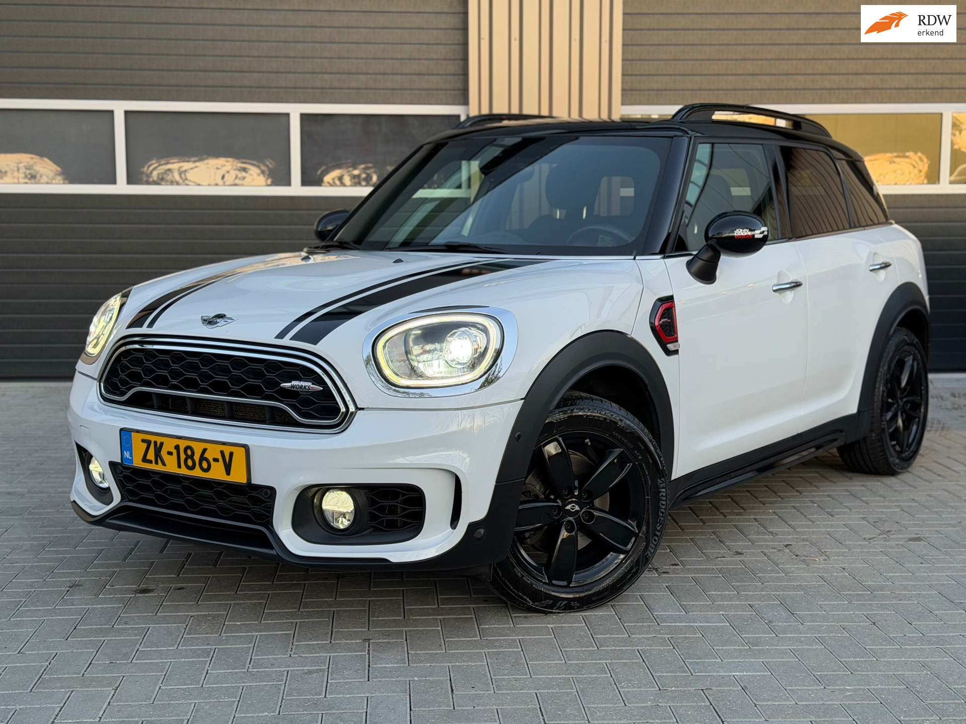Foto van MINI COUNTRYMAN COOPER
