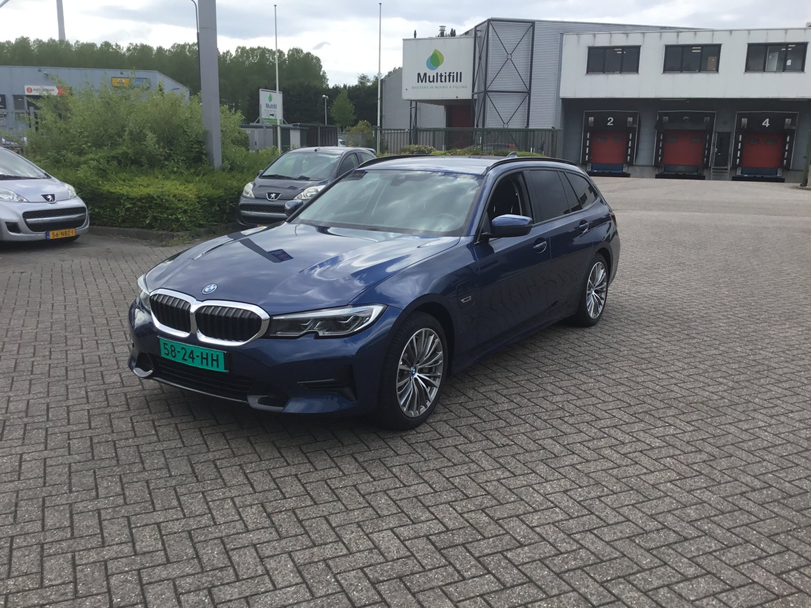 BMW 3-serie Touring 330e xDr. Bns Ed.P 2021 - voorkant