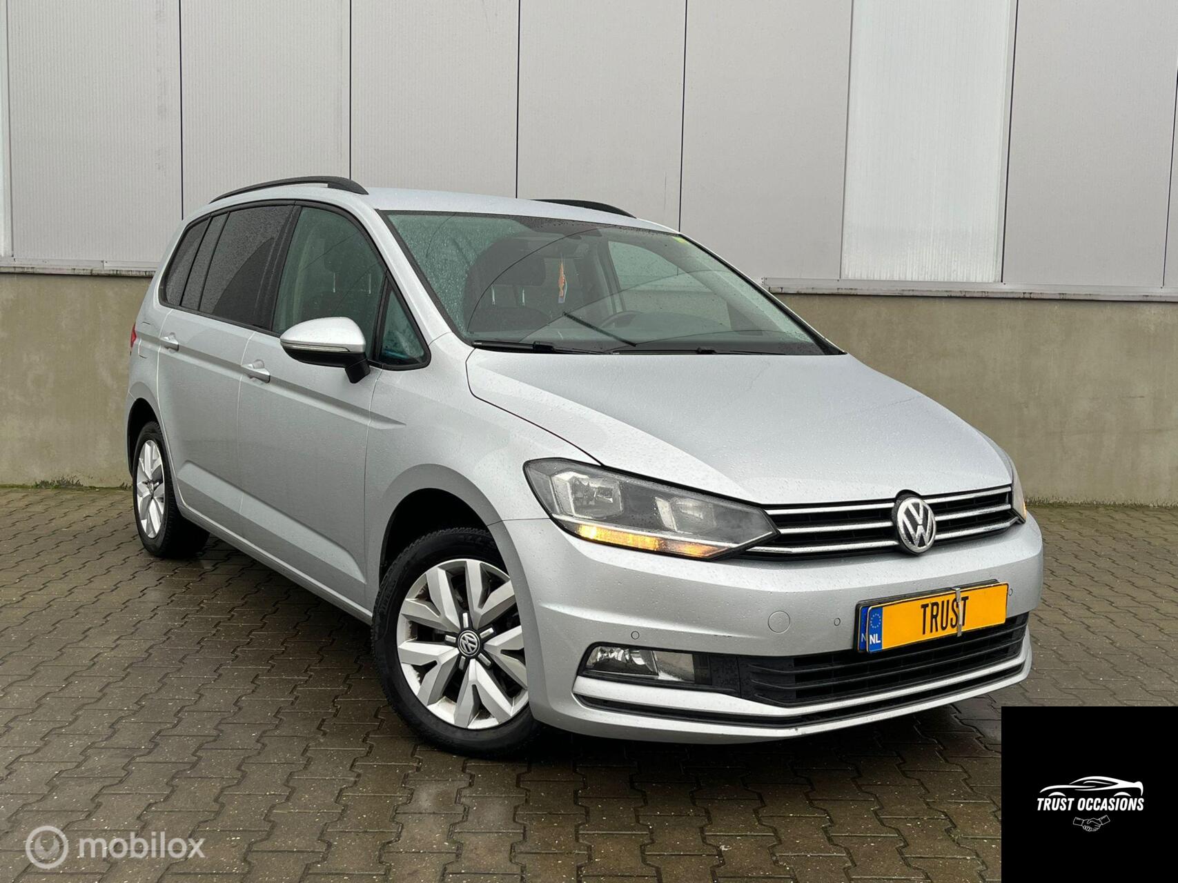 Volkswagen Touran 1.6 TDI DSG NAP APK TREKHAAK PDC  Highline 2015 - voorkant