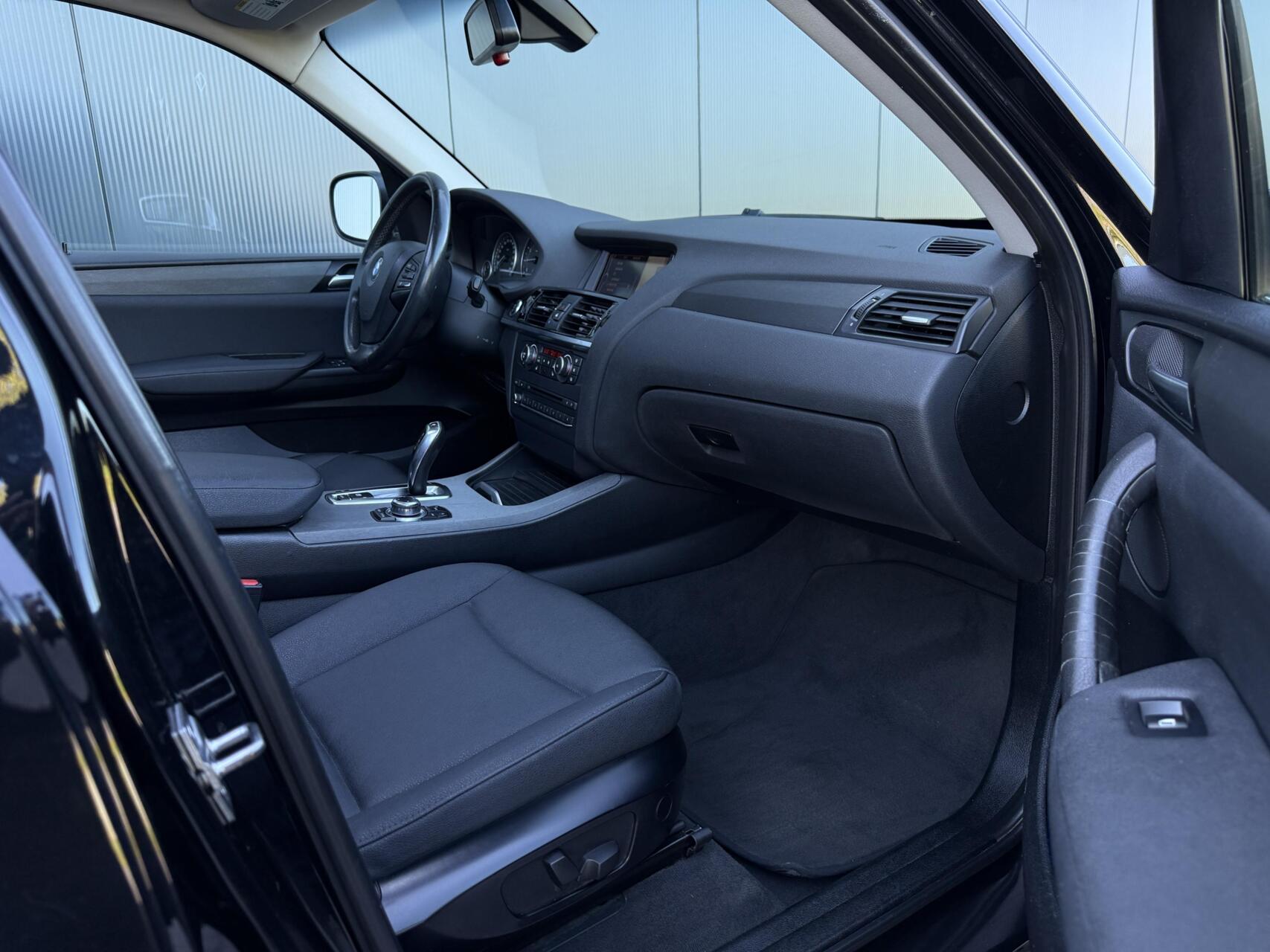 Foto van BMW X3 Xdrive28i