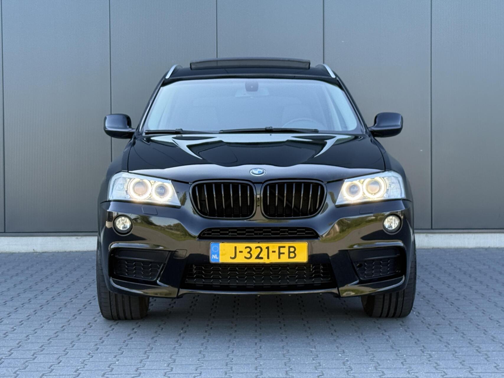 Foto van BMW X3 Xdrive28i