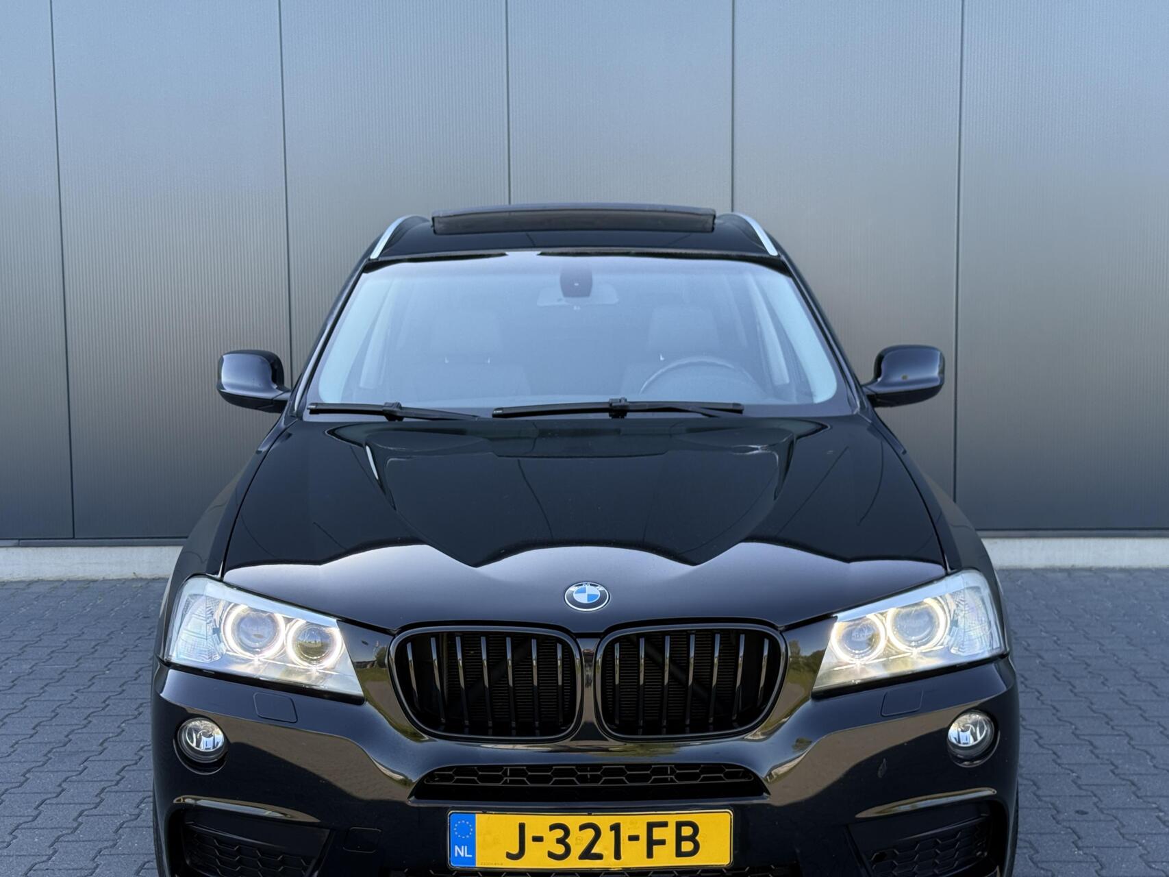 Foto van BMW X3 Xdrive28i