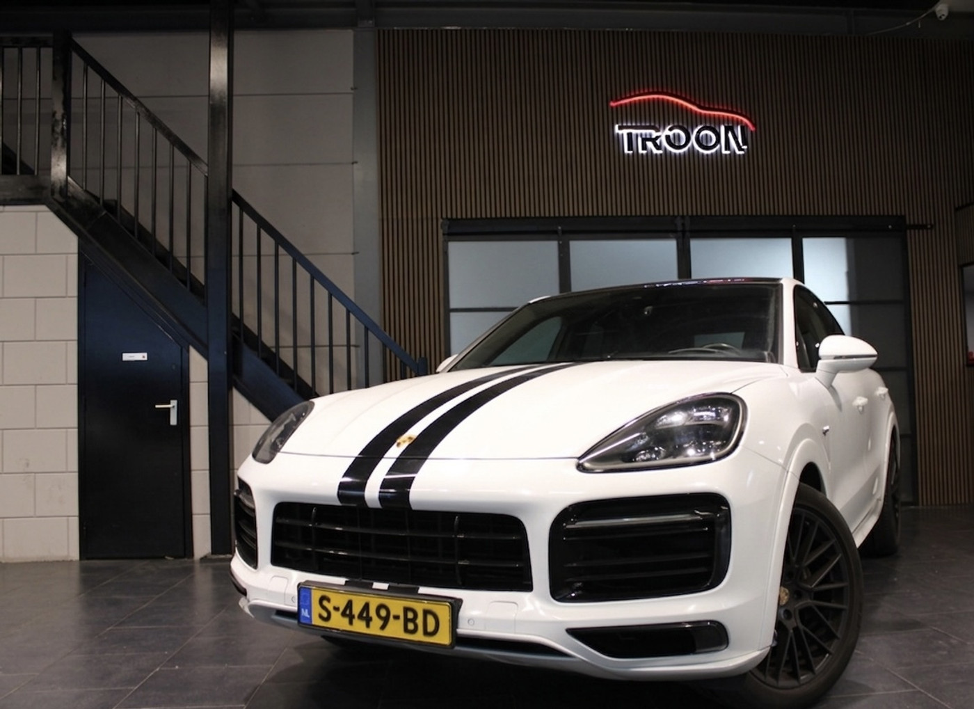 Foto van PORSCHE CAYENNE E-HYBRID