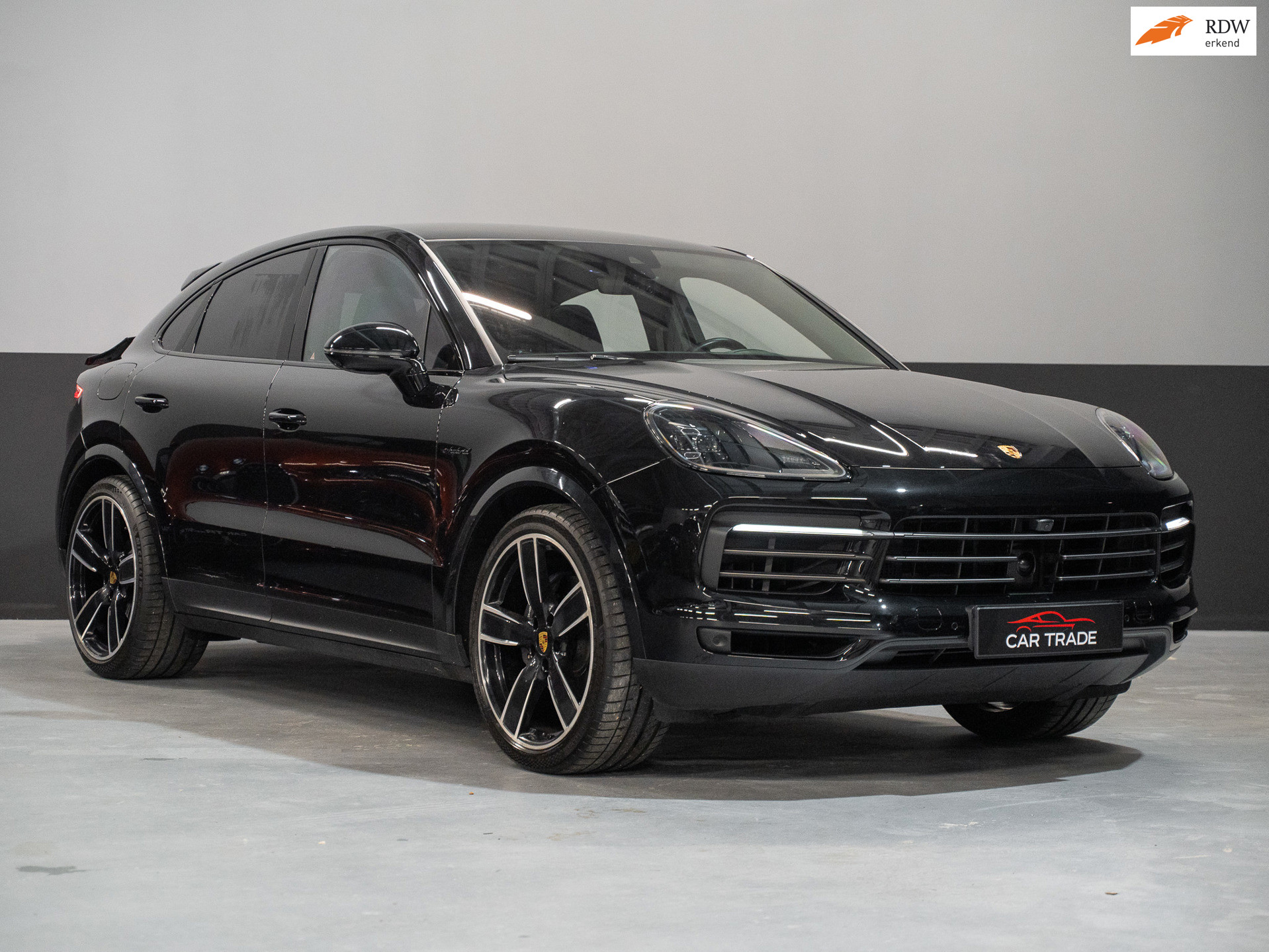 Foto van PORSCHE CAYENNE E-HYBRID