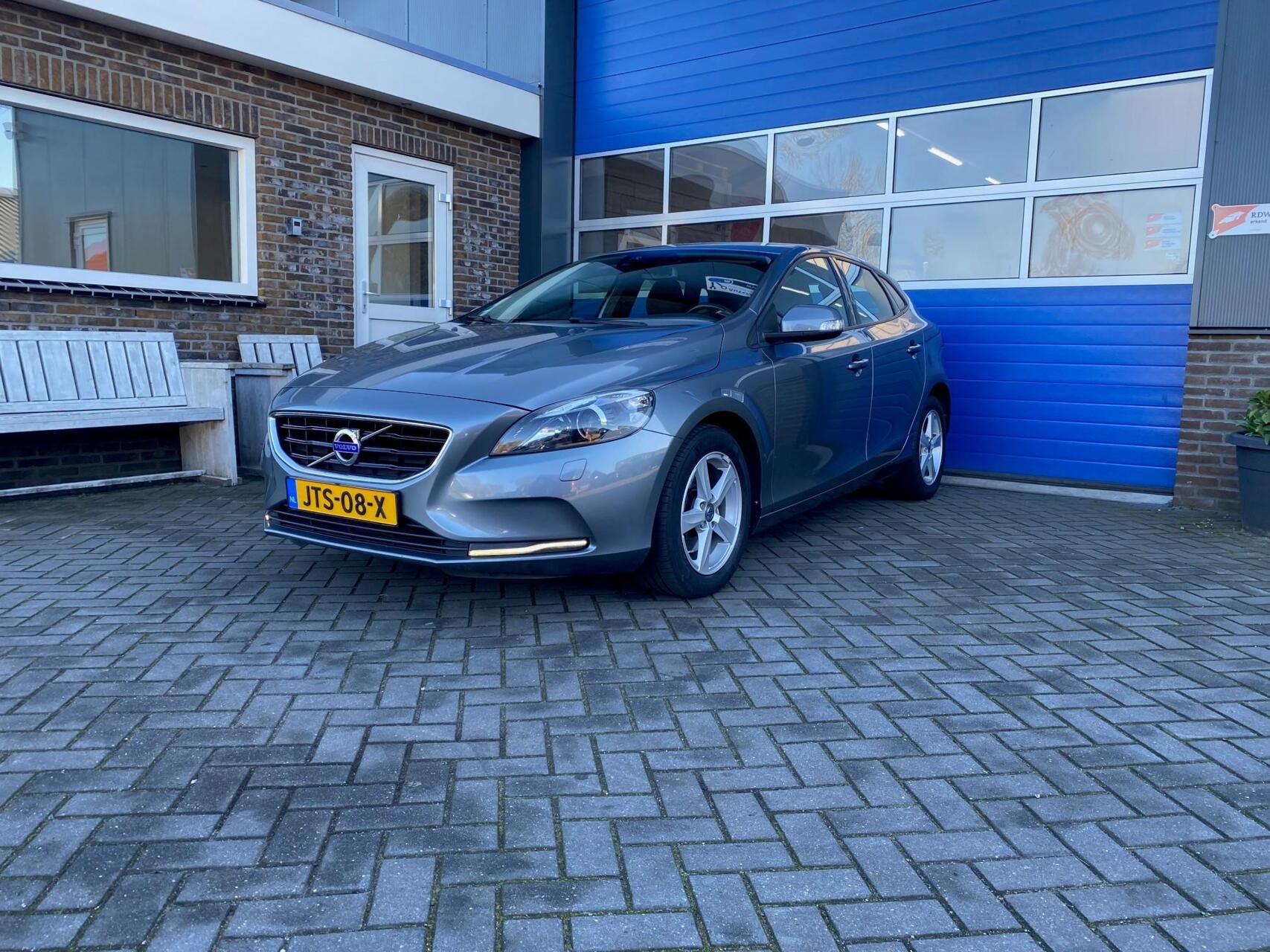 Volvo V40 1.6 T2 Momentum 2014 - voorkant