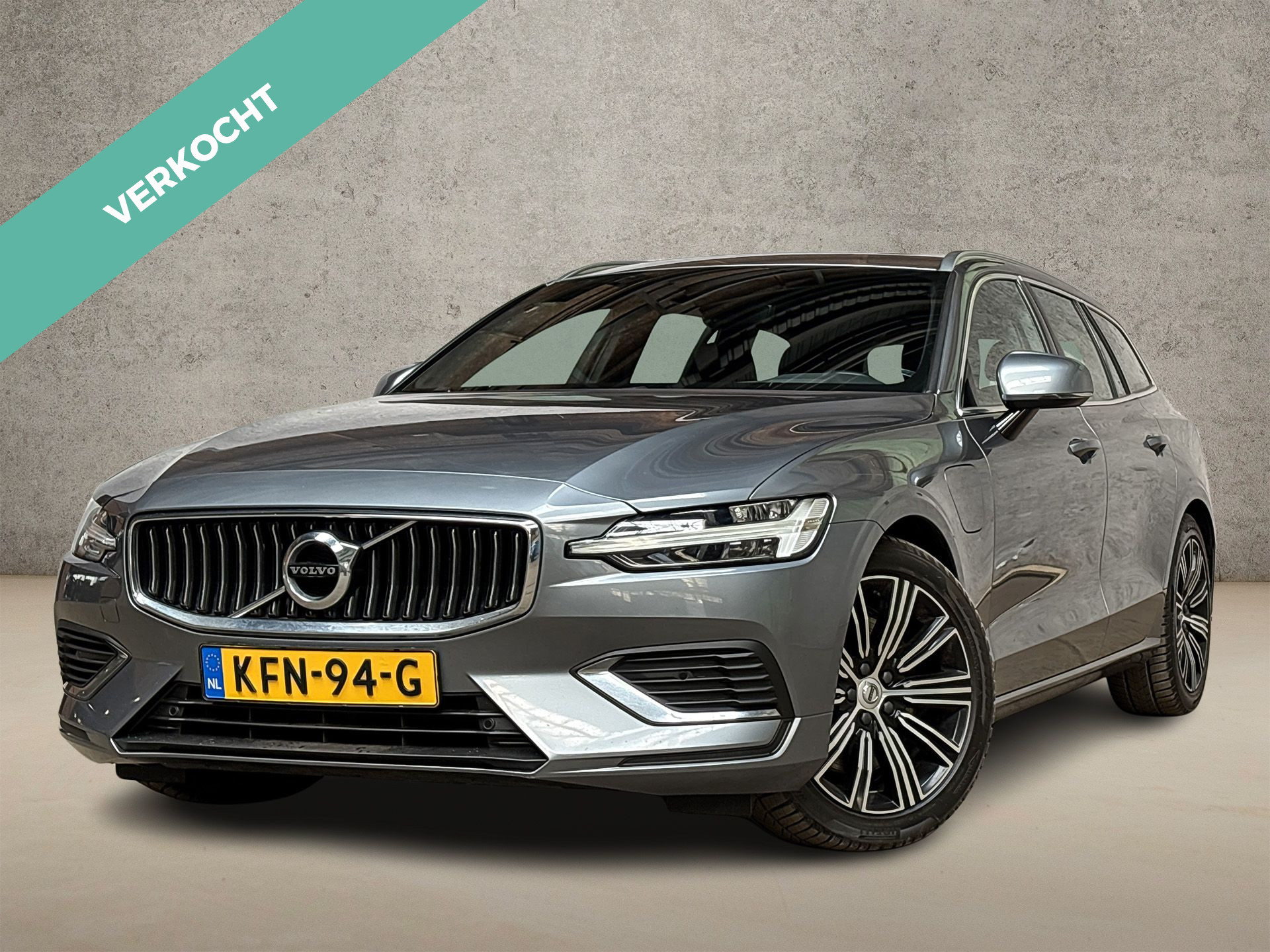 Volvo V60 2.0 T8 Twin Engine AWD R-Design 2020 - voorkant