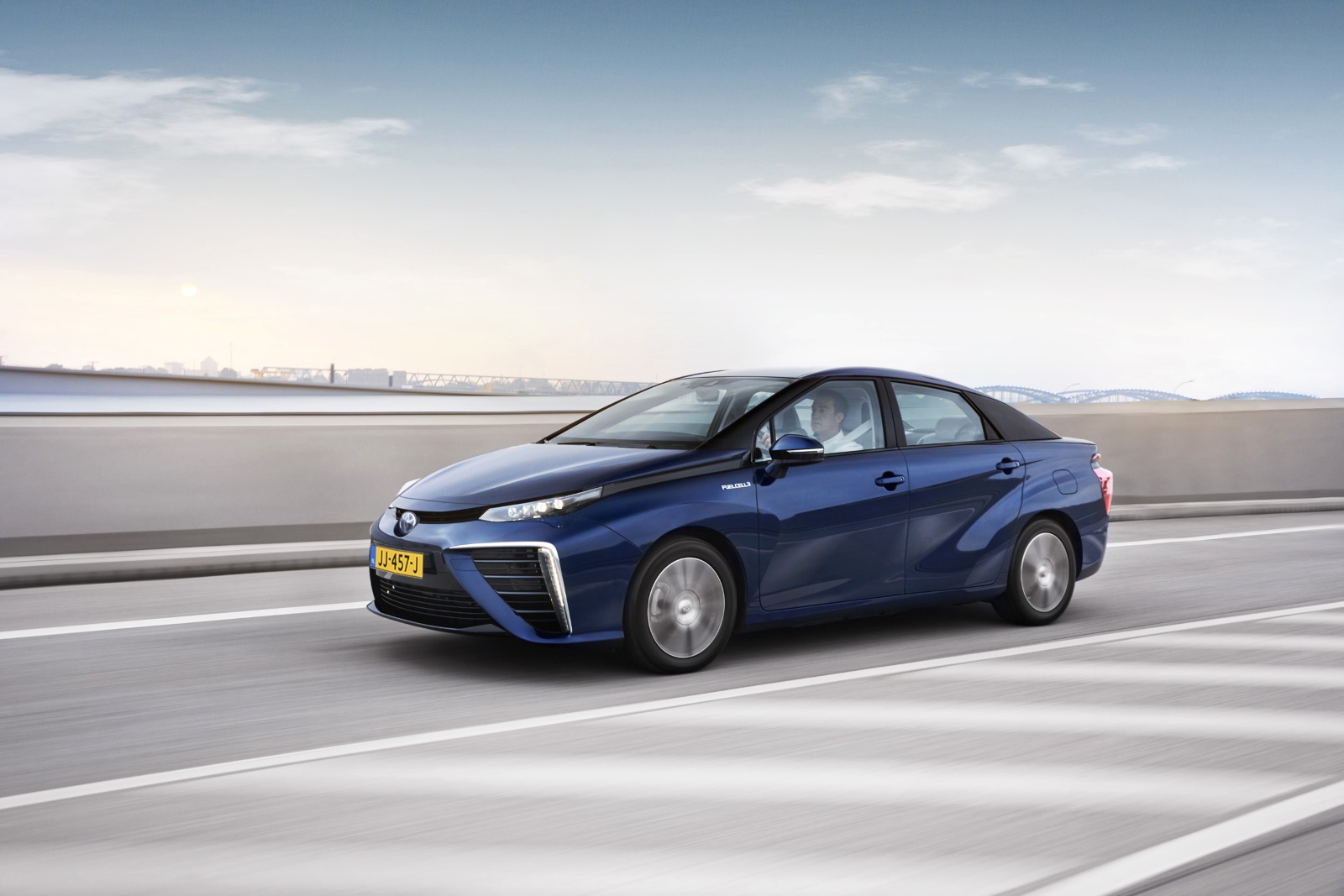 Toyota Mirai FCV Executive 2016 - voorkant