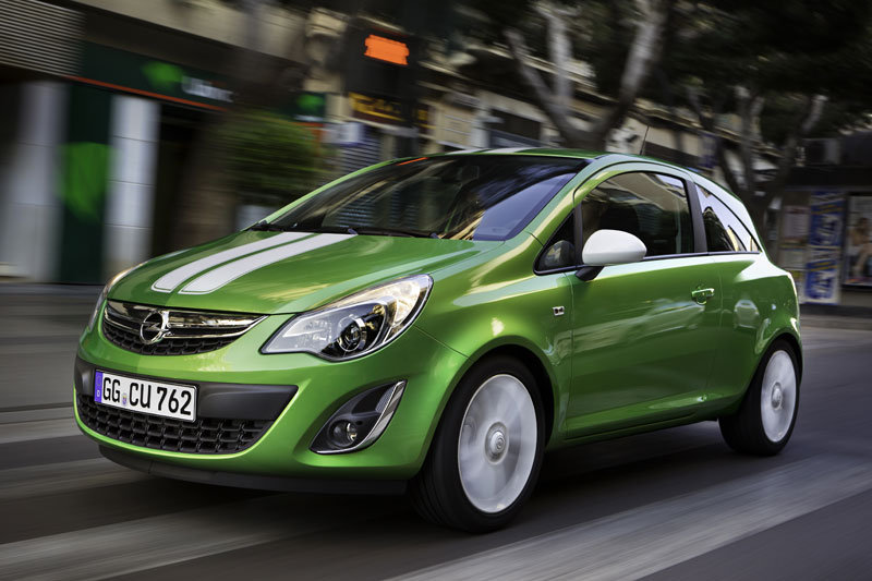Opel Corsa 1.4-16V 2011 - voorkant