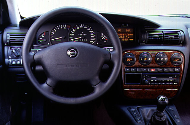Foto van Opel Omega
