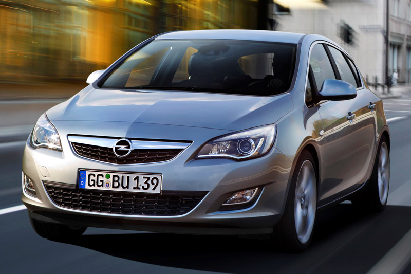Opel Astra 1.4 Turbo Cosmo 2012 - voorkant