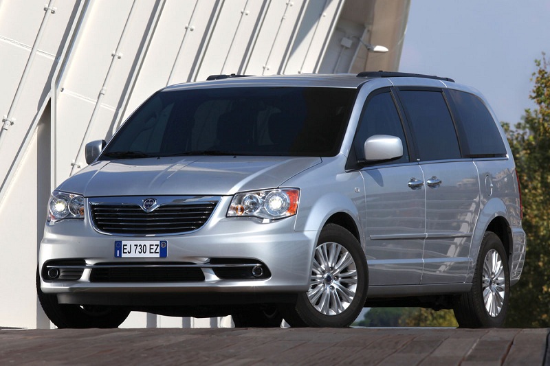 Lancia Voyager 3.6 V6 Gold 2012 - voorkant