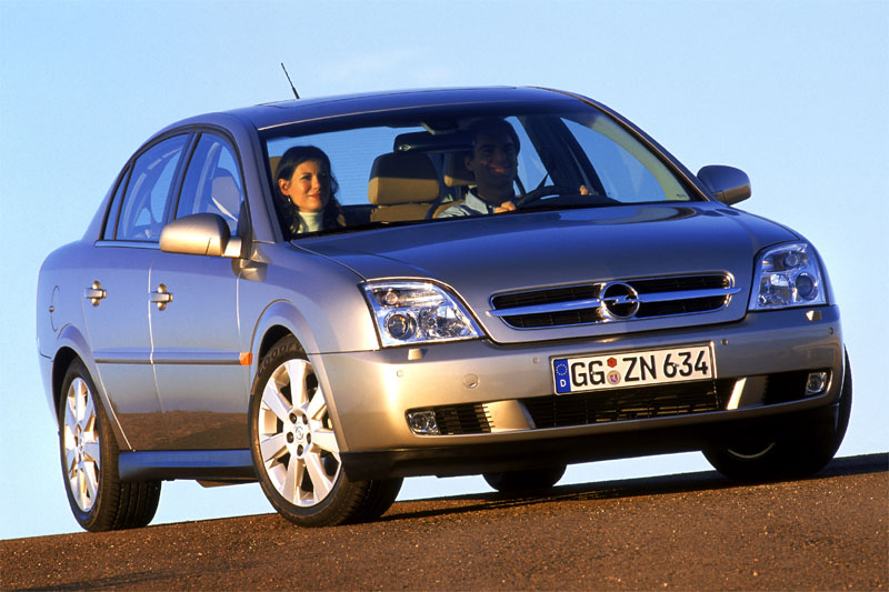 Opel Vectra 2.2-16V Comfort 2003 - voorkant