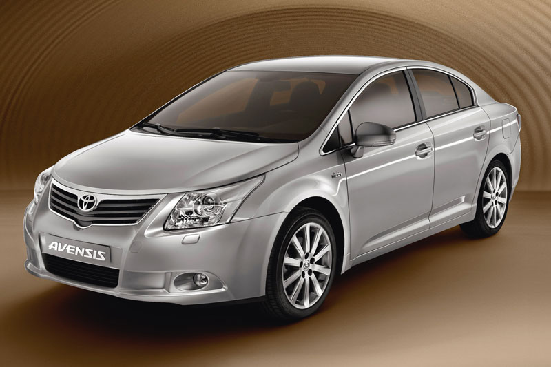 Toyota Avensis 2.2 D-4D Dynamic 2010 - voorkant