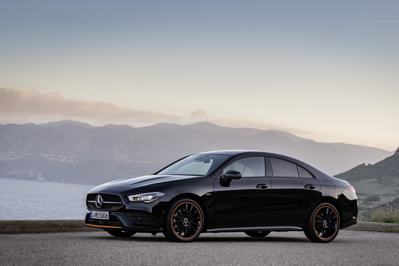 Mercedes-Benz Cla-klasse 180 d Business Solution AMG 2020 - voorkant