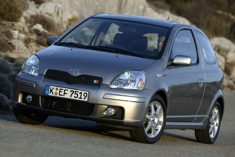 Toyota Yaris 1.4 D-4D Terra 2004 - voorkant