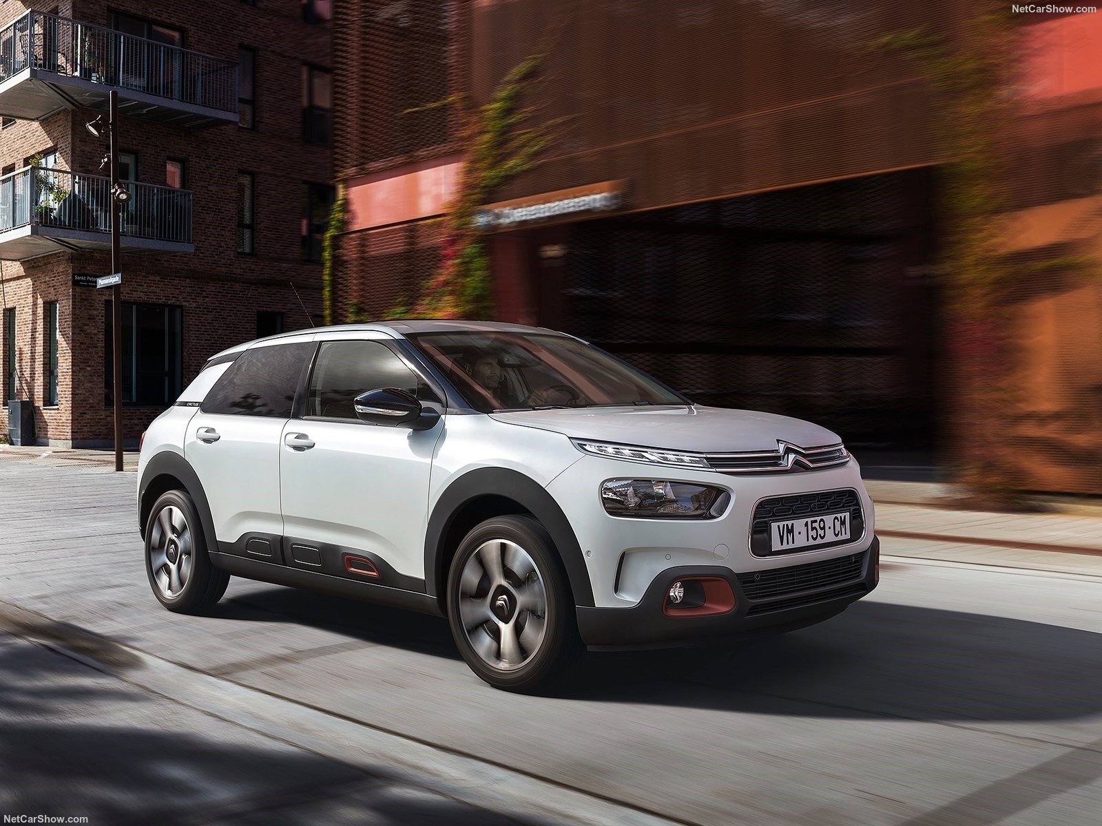 Citroen C4 Cactus 1.2 PureTech Shine 2018 - voorkant