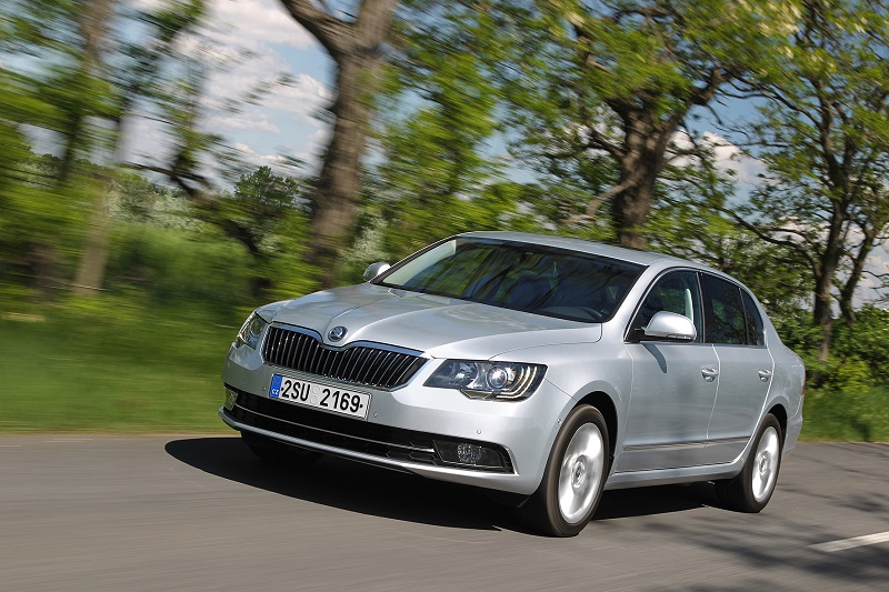 Skoda Superb 1.6 TDI Ambition Business 2014 - voorkant