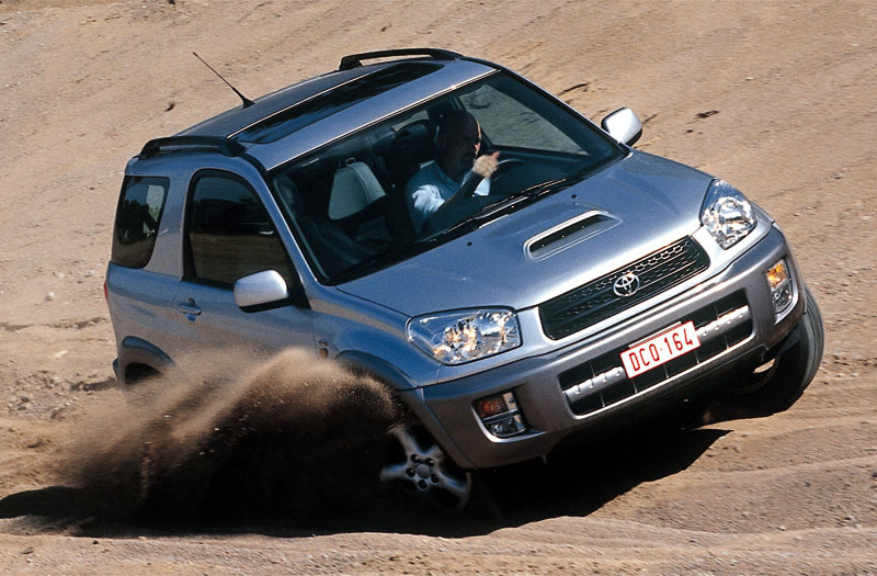 Toyota Rav4 1.8-16V VVT-i Luna 2002 - voorkant